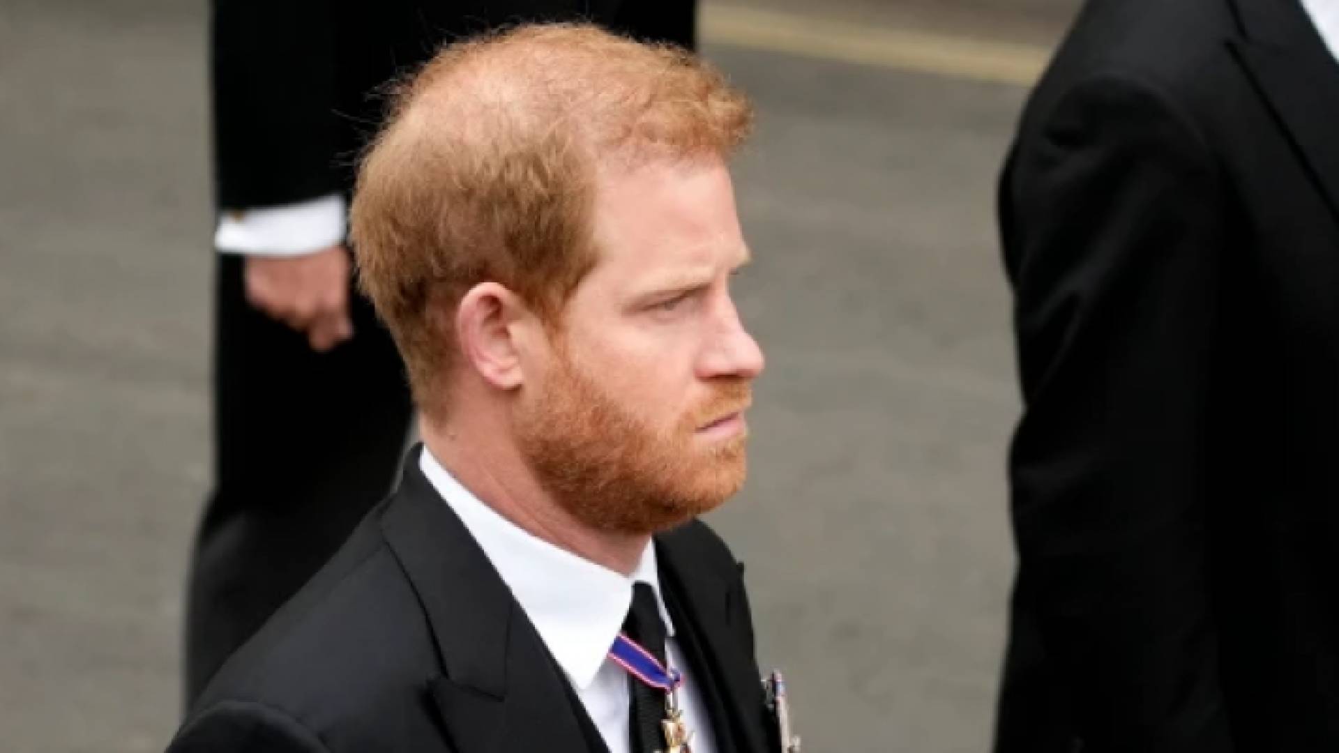 الأمير هاري من الجنازة