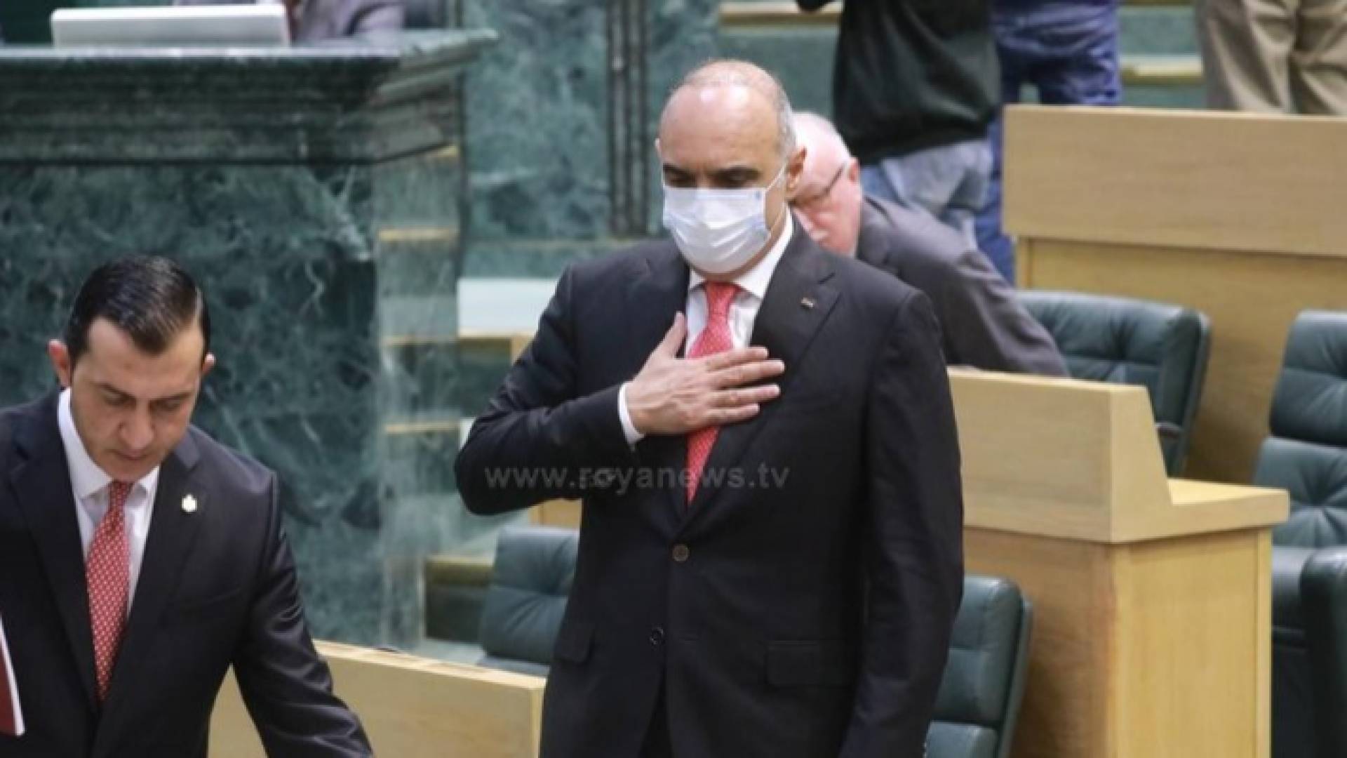 الخصاونة خلال ظهوره الأول تحت قبة البرلمان