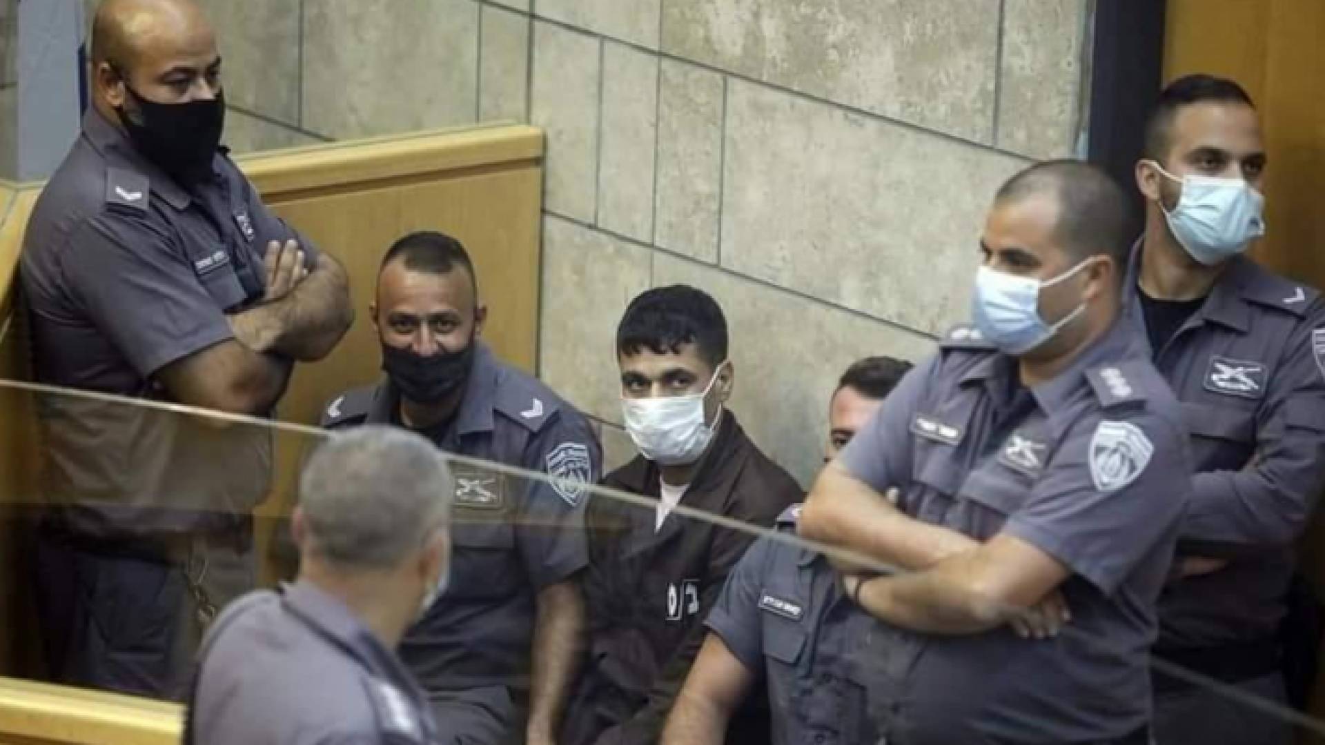 الأسير محمود عارضة في المحكمة