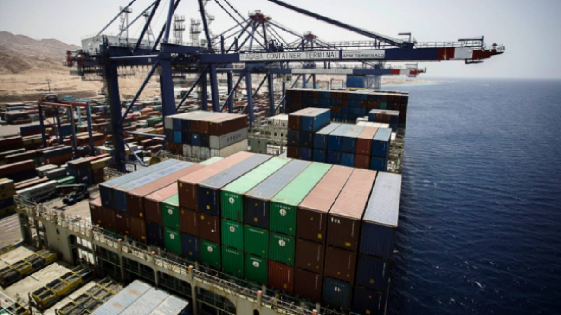 حاويات بضائع في ميناء العقبة