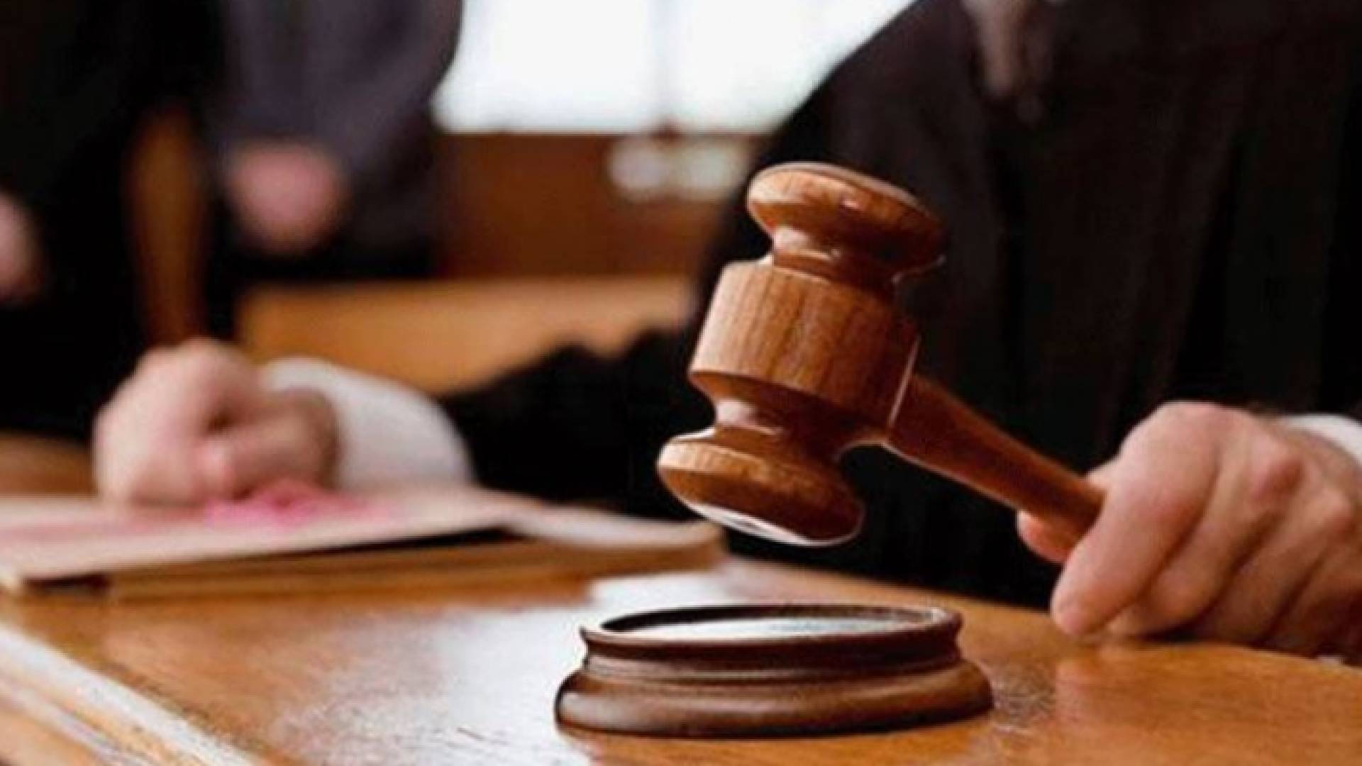 مطرقة محكمة