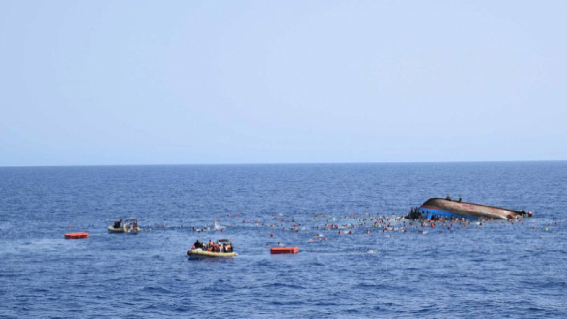 غرق قارب مهاجرين - أرشيفية