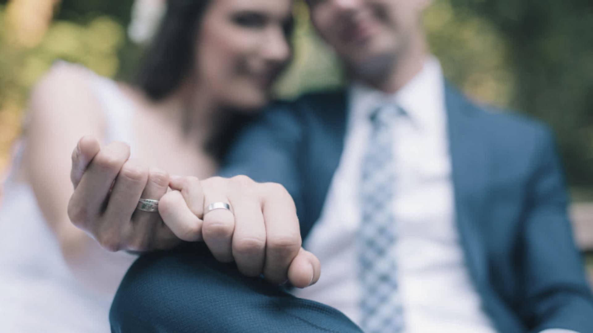 مشهد تعبيري لزوجين