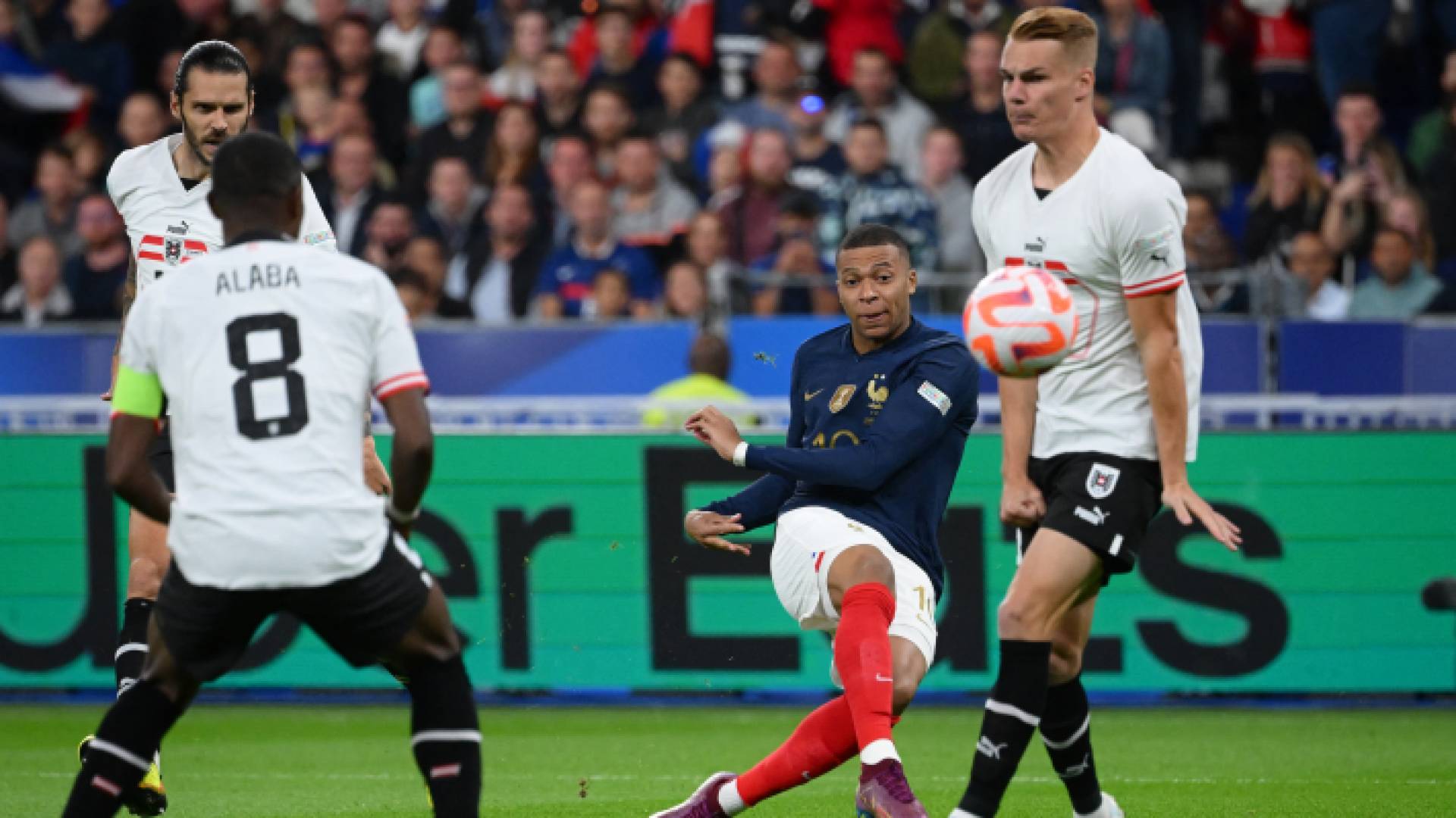 اللاعب الفرنسي كيليان مبابي أثناء إحدى المباريات