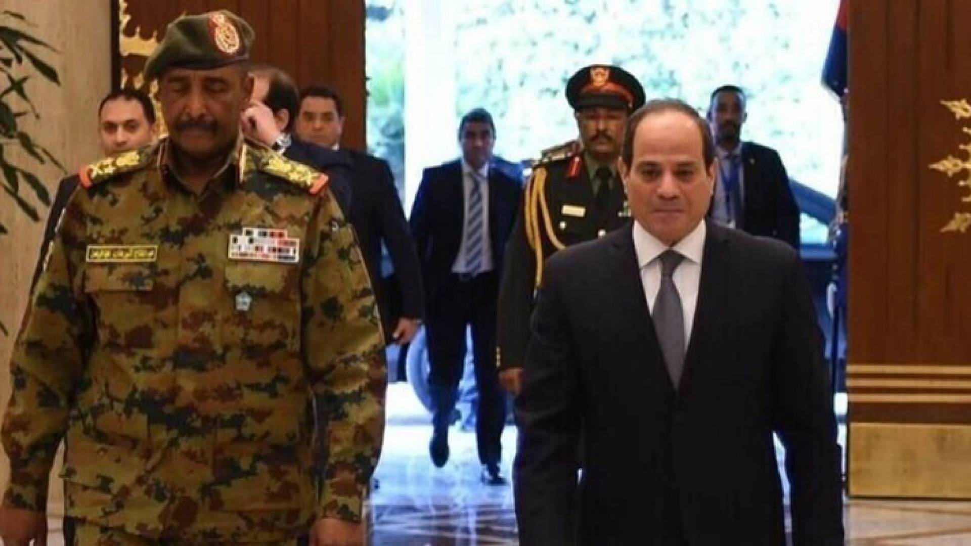 الرئيس المصري عبد الفتاح السيسي ورئيس مجلس السيادة السوداني عبد الفتاح البرهان