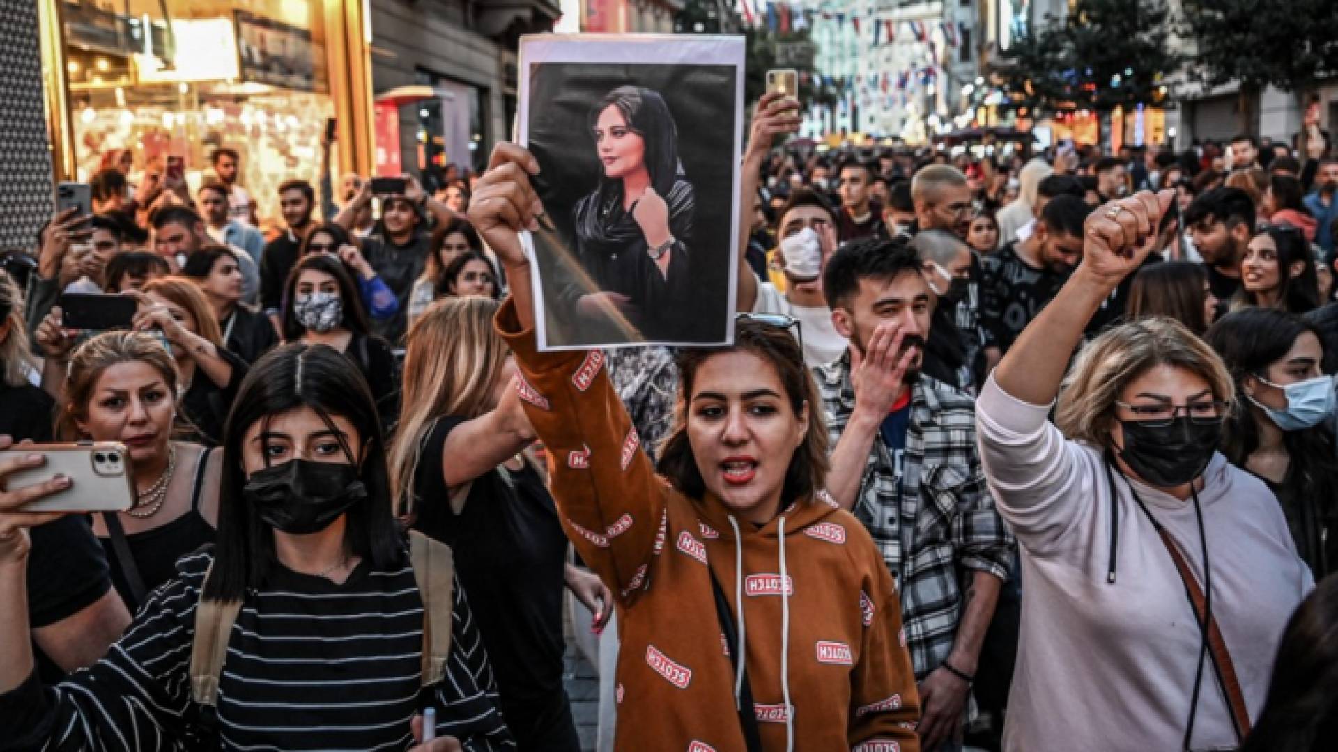 جانب من الاحتجاجات التي أعقبت وفاة الشابة مهسا أميني