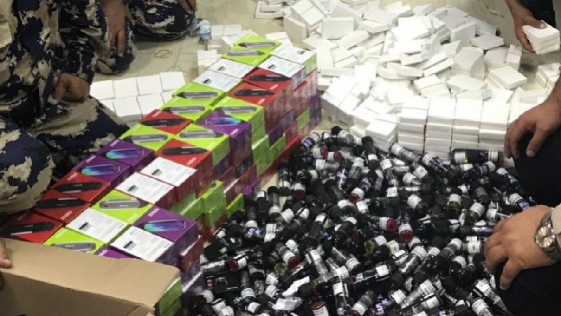 نكهات سجائر إلكترونية مضبوطة سابقا - أرشيفية