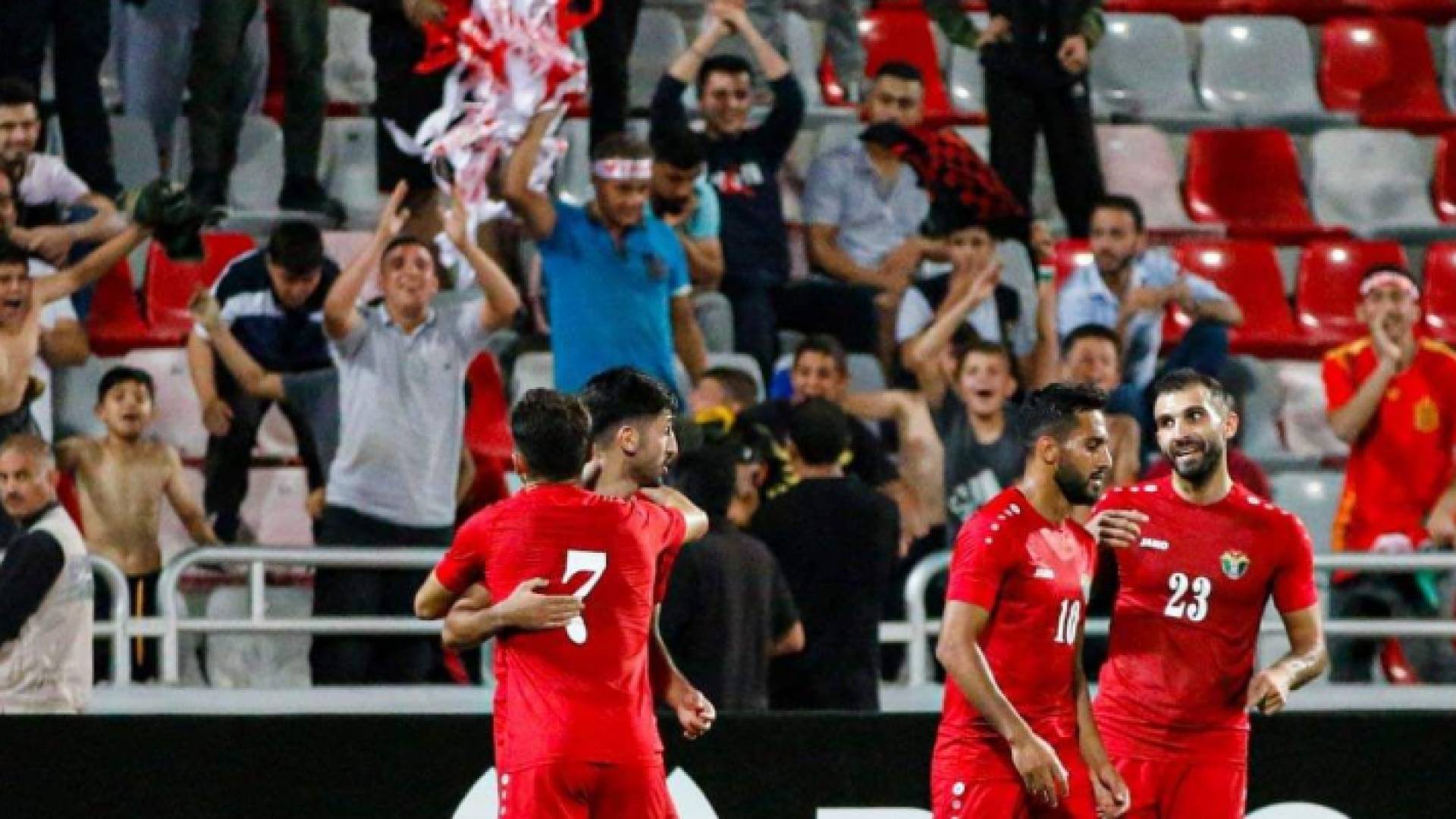 لاعبو المنتخب الوطني لكرة القدم