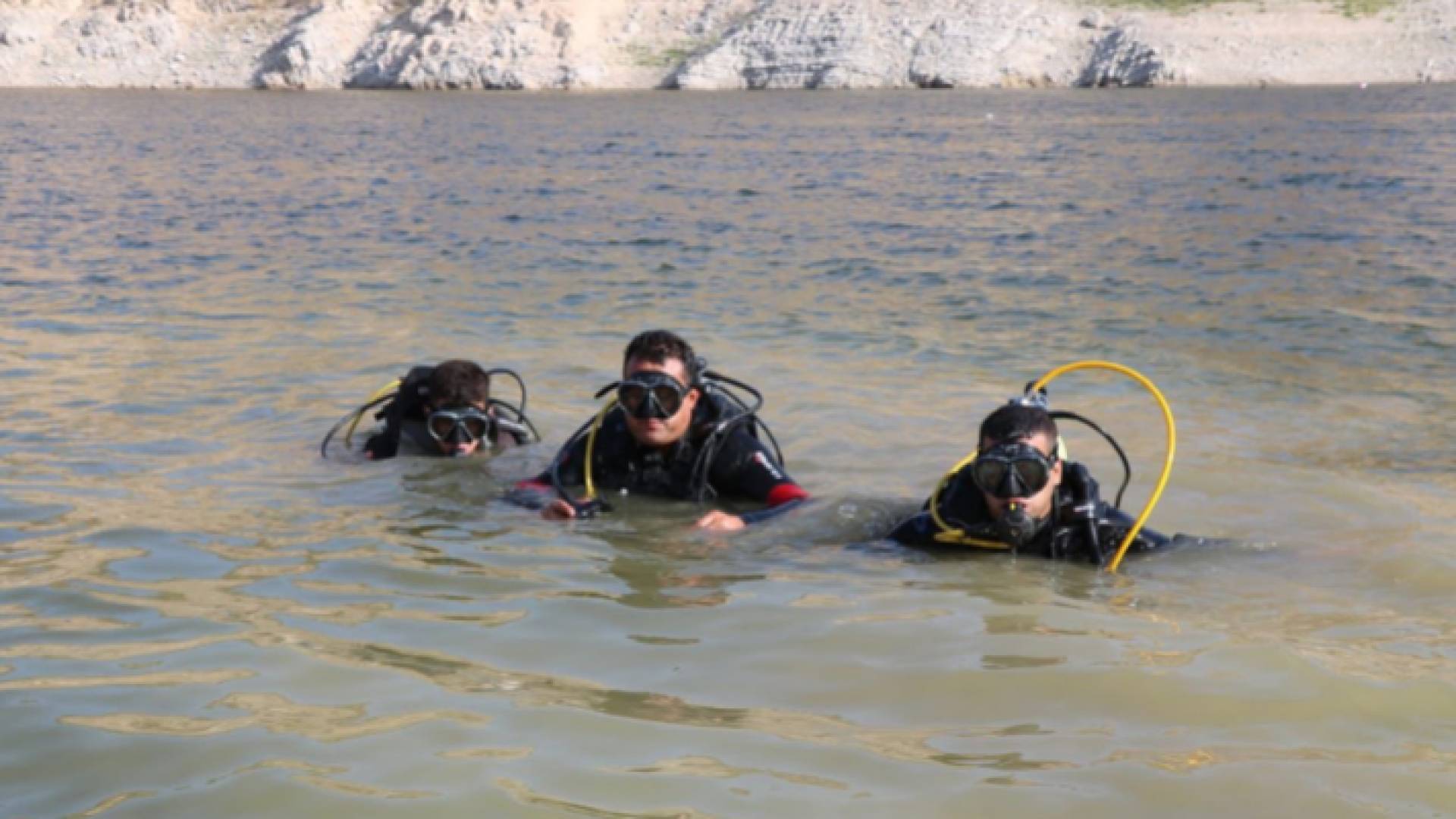 صورة من عمليات البحث في سد وادي العرب