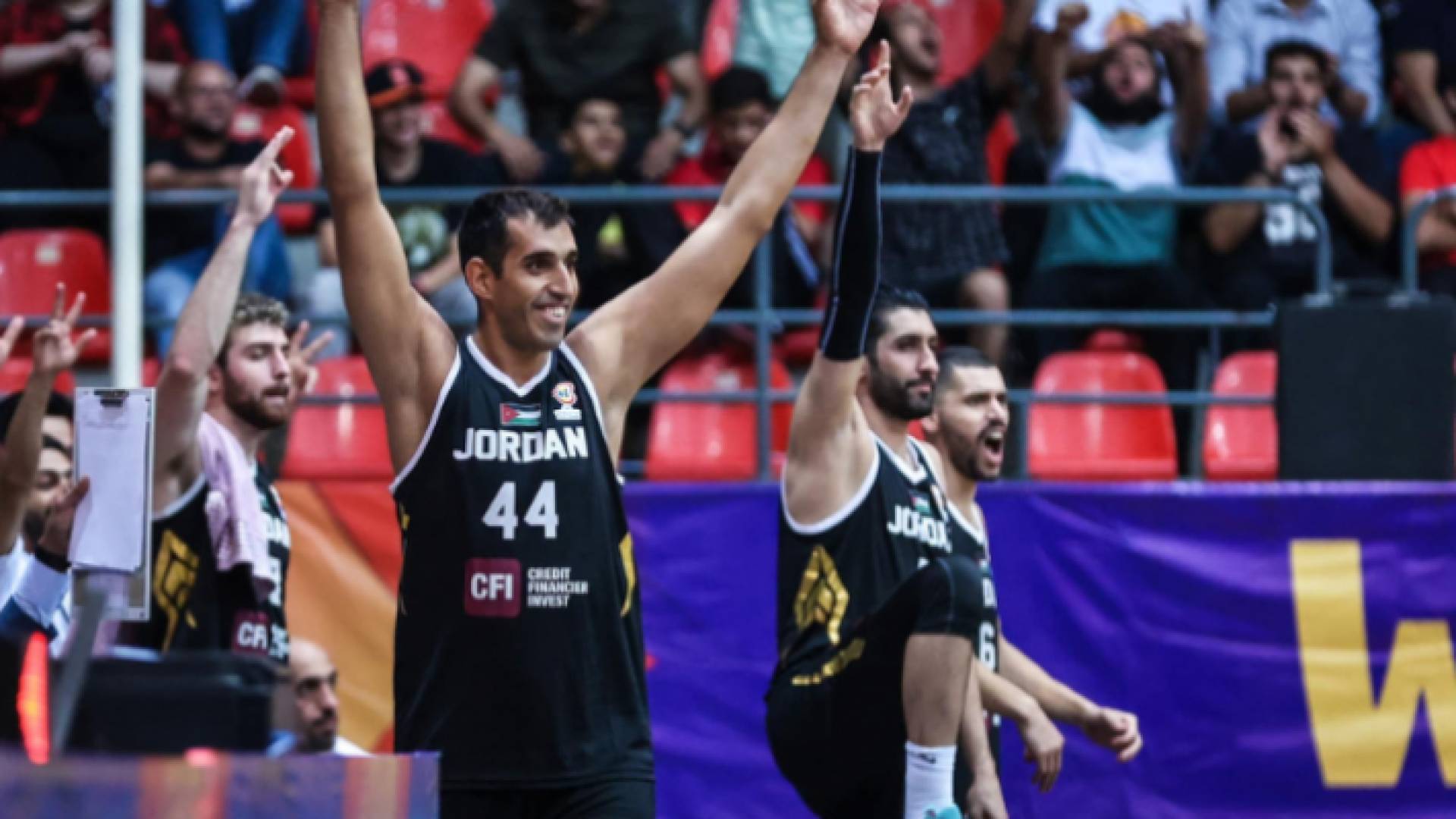 عدد من لاعبي المنتخب الوطني لكرة السلة