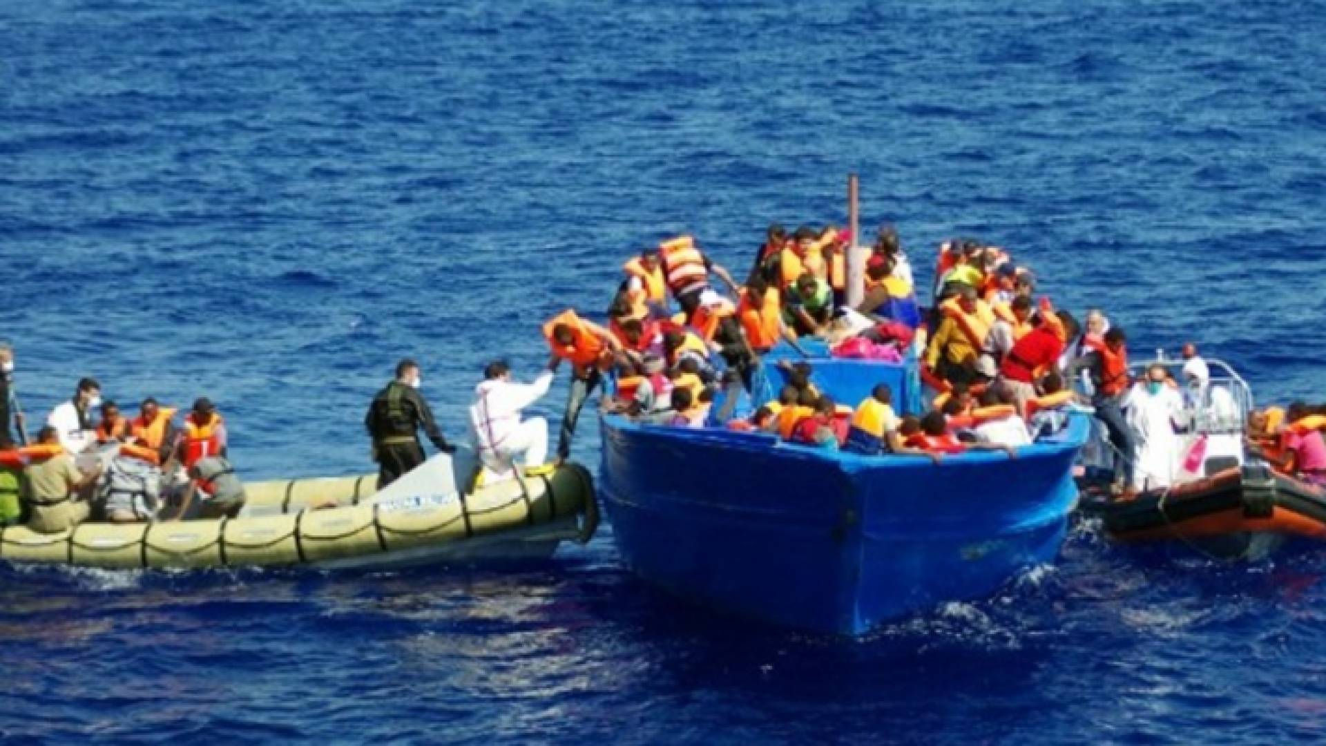 صورة أرشيفية لمركب على متنه مهاجرون