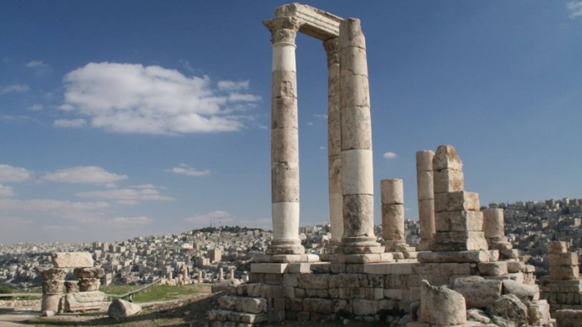 آثار جبل القلعة في العاصمة عمان