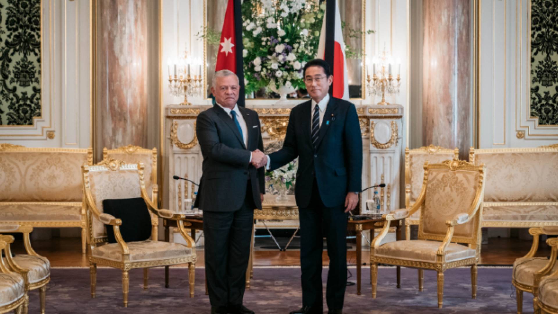 الملك ورئيس الوزراء الياباني