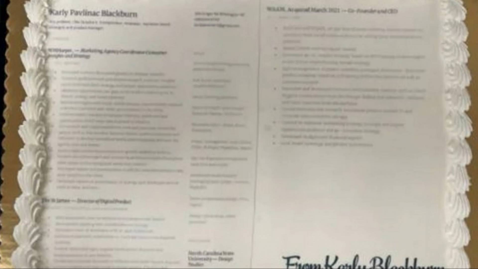 السيرة الذاتية مطبوعة على قالب الحلوى