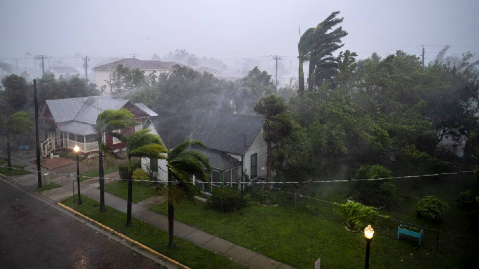 إعصار إيان يدمر منزل في ولاية فلوريدا