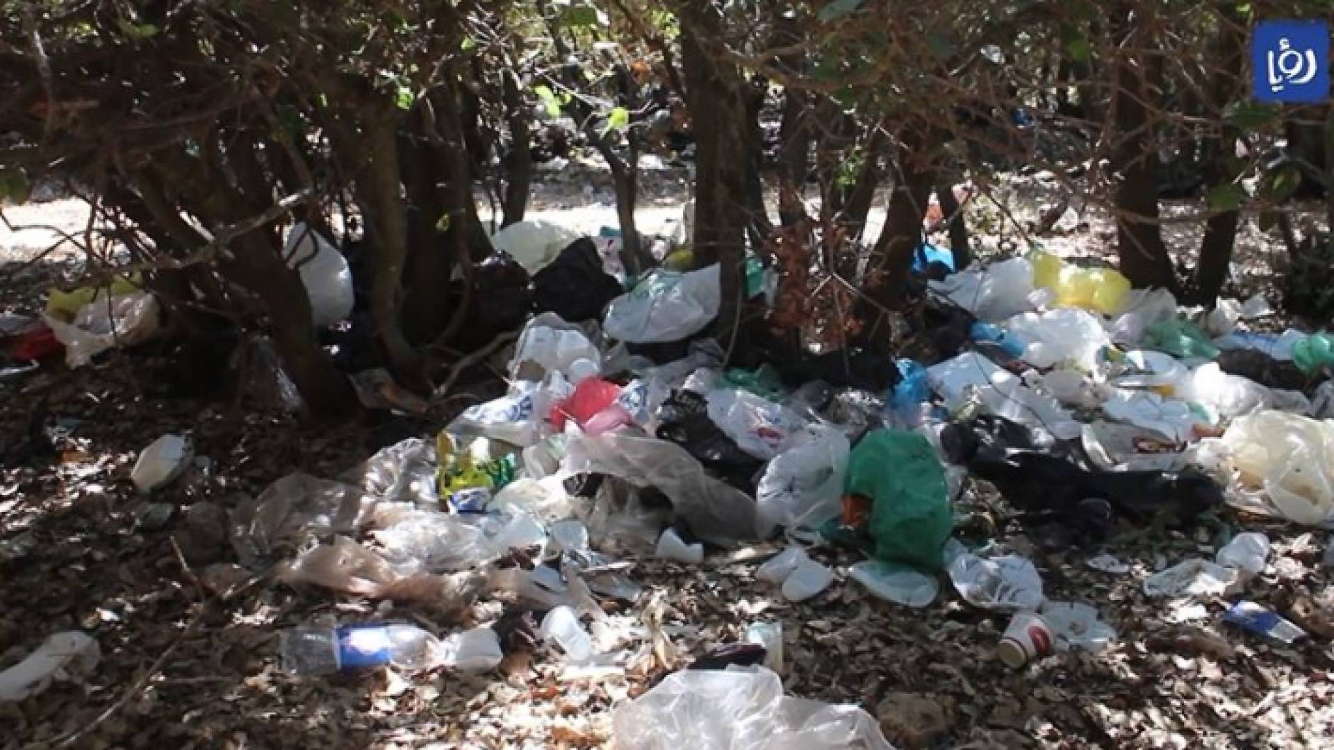 نفايات متراكمة