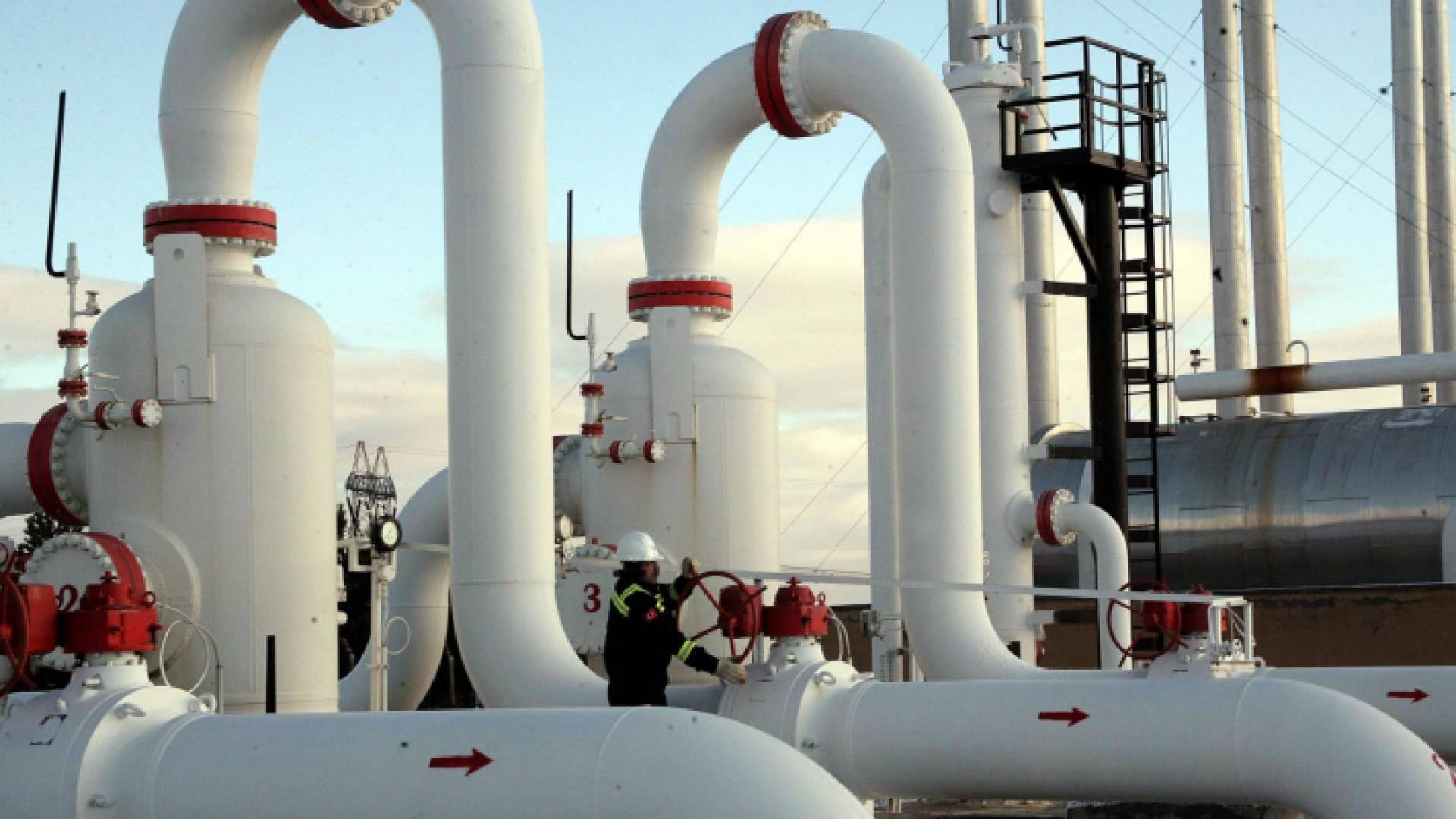 أنابيب لنقل الغاز المصري