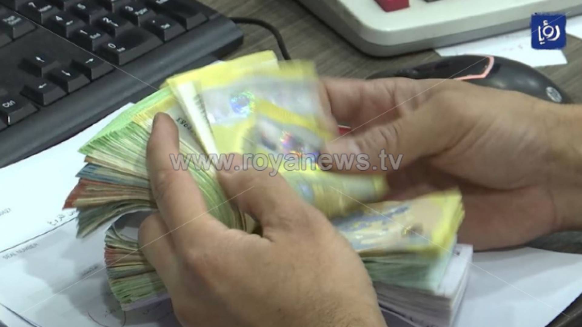 عمل ورقية من فئات ورقية متعددة