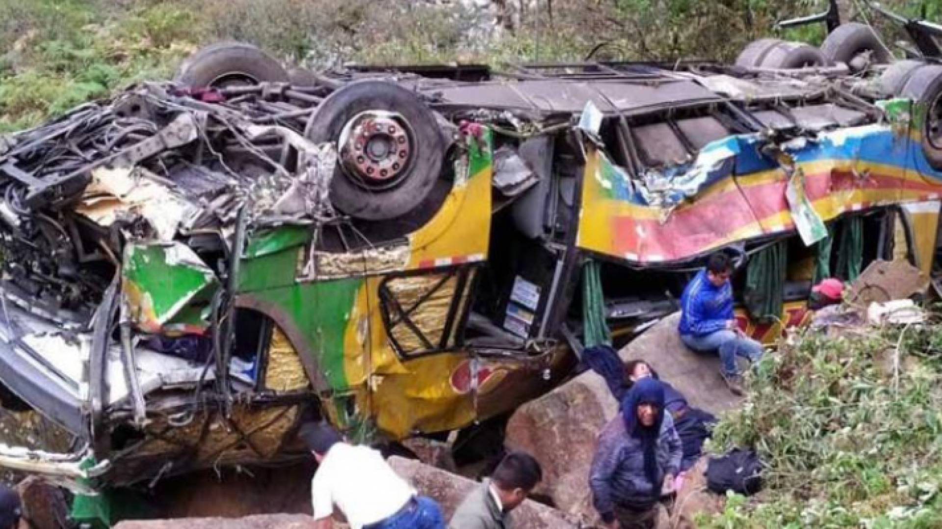 صورة أرشيفية لسقوط حافلة في الهند