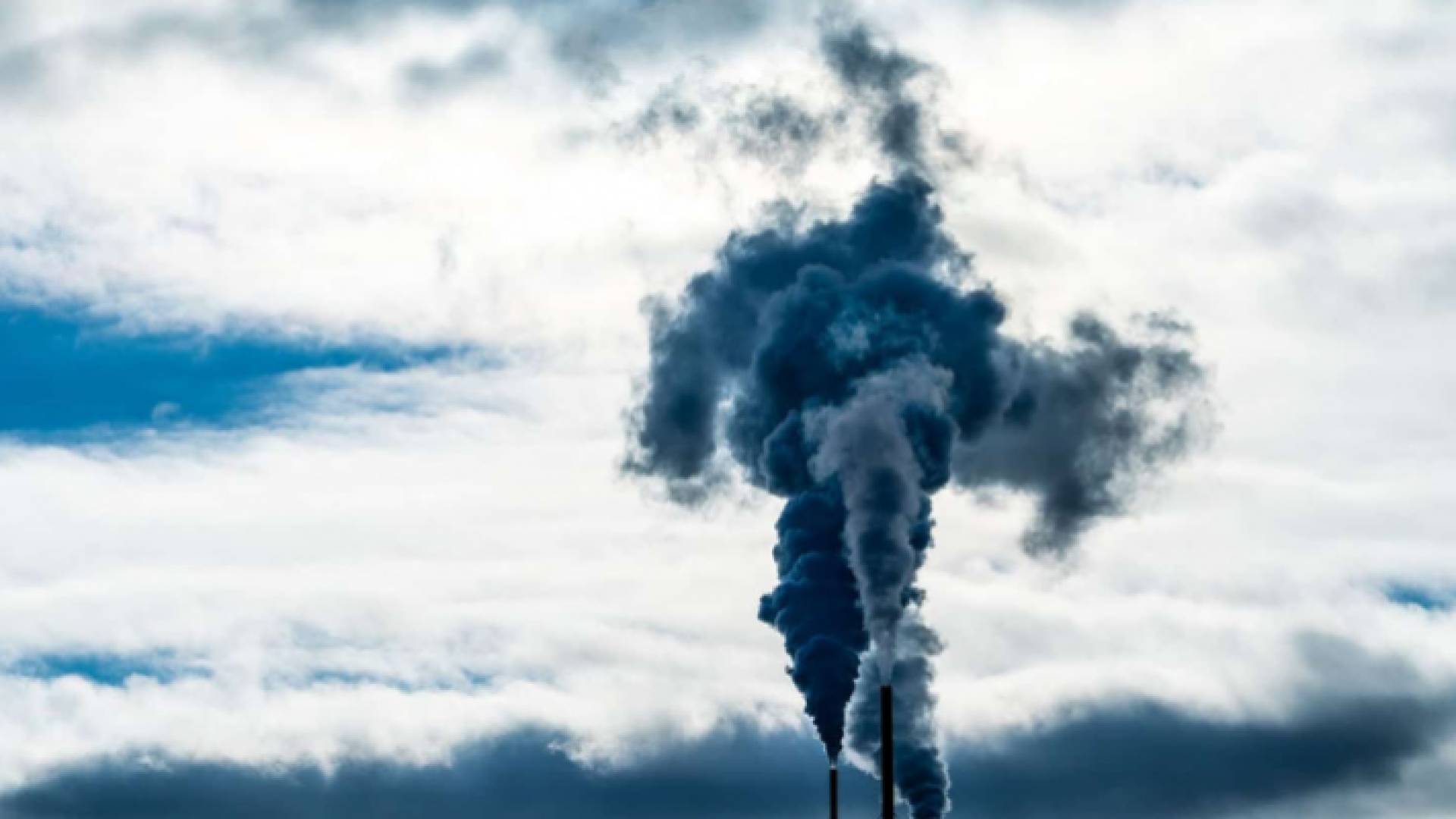 غازات ملوثة في السماء