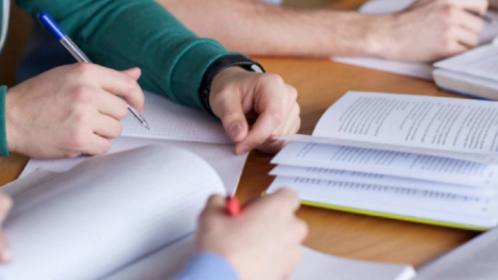 طلبة جامعات