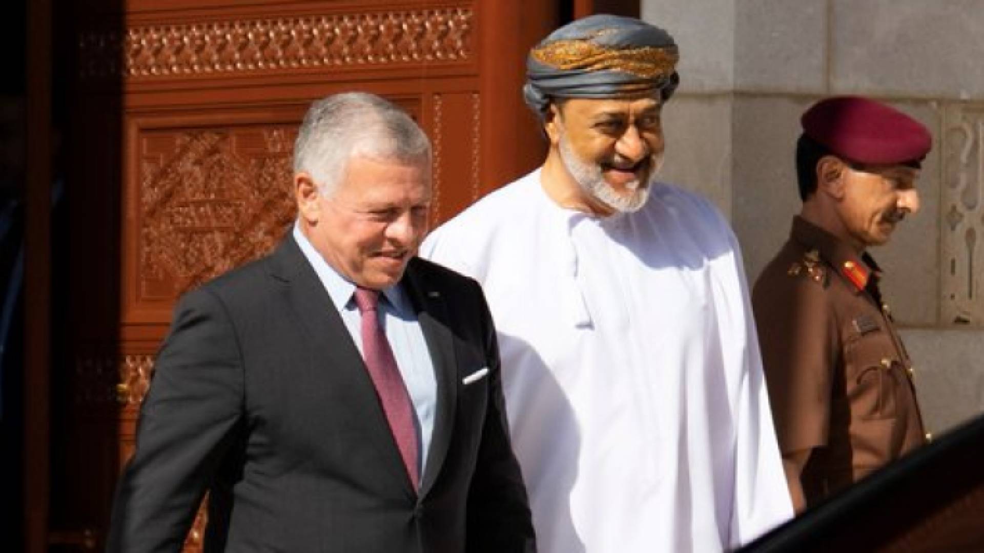 الملك عبد الله الثاني برفقة السلطان هيثم بن طارق