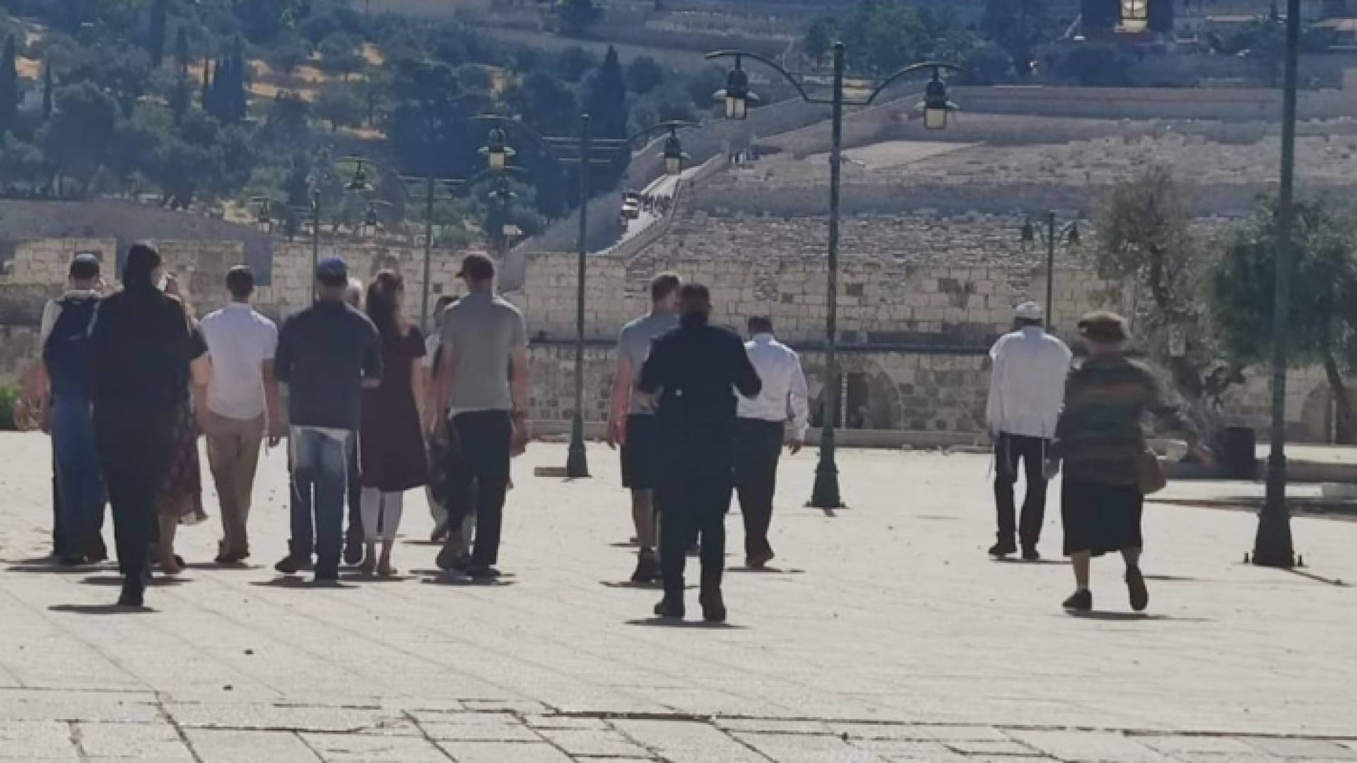 مستوطنون يقتحمون باحات المسجد الأقصى