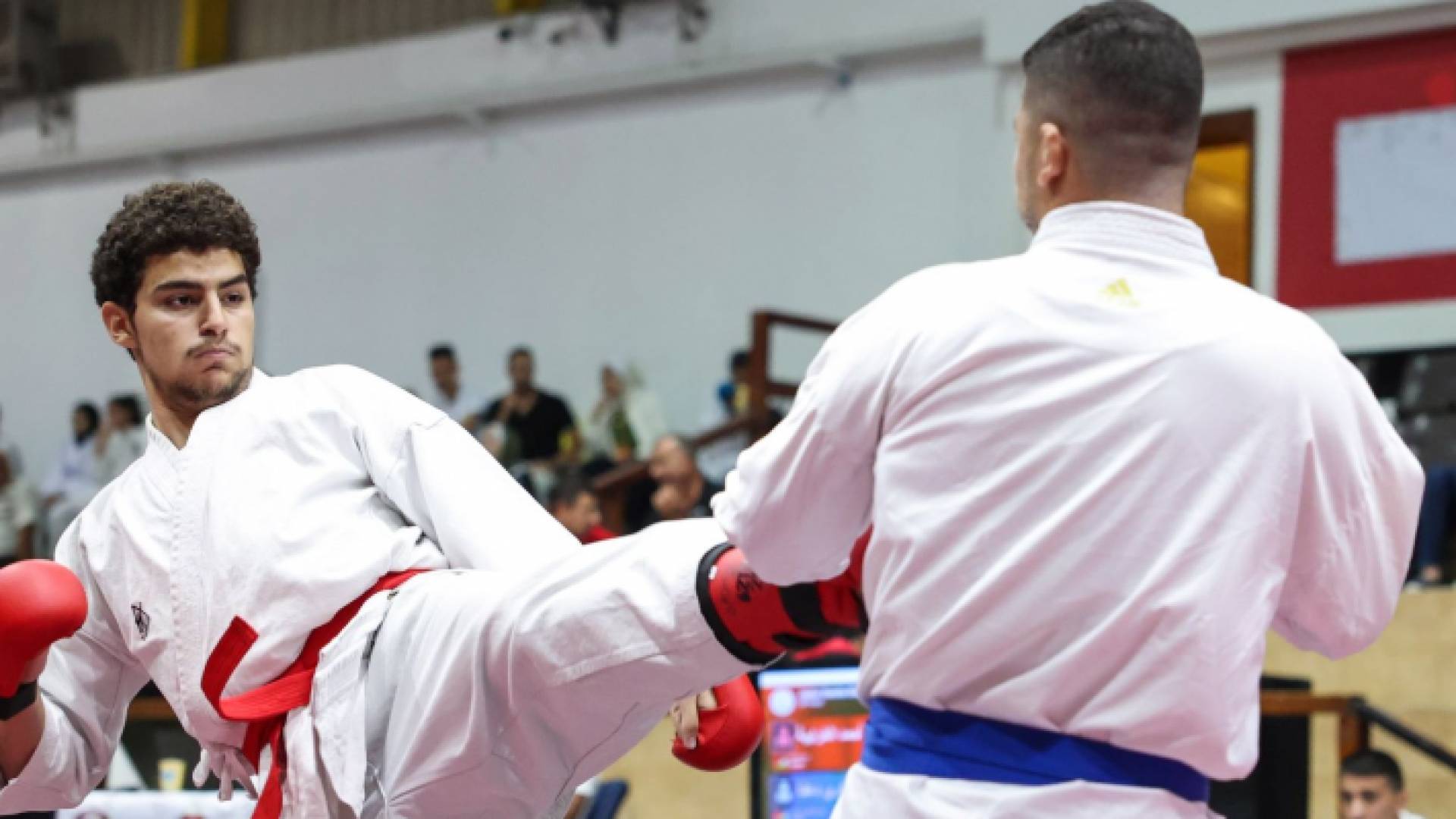 أثناء إحدى مباريات بطولة المملكة للناشئين والشباب للكراتيه