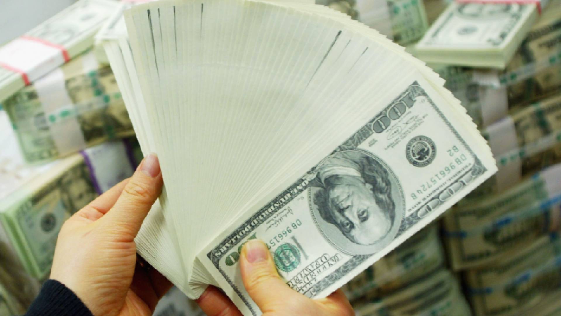 مبالغ نقدية بالدولار