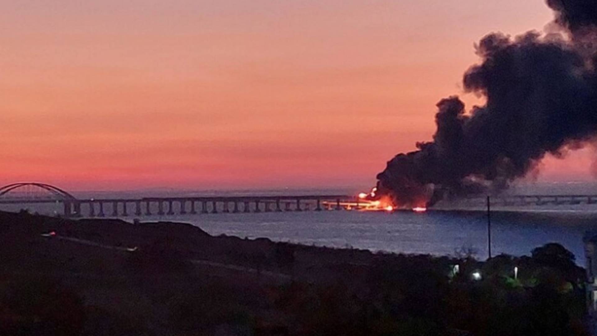 جسر القرم عقب التفجير