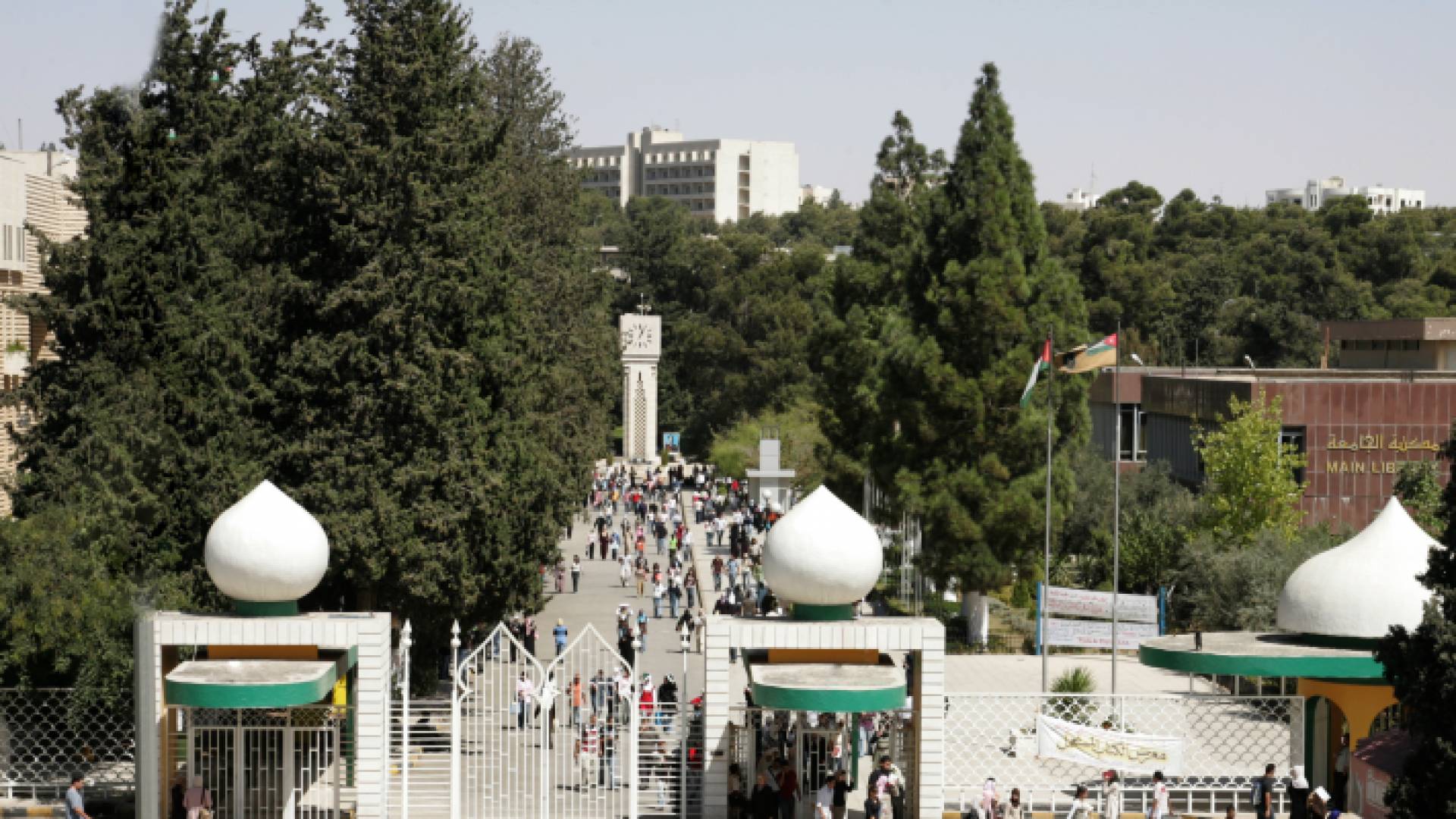 مدخل الجامعة الأردنية