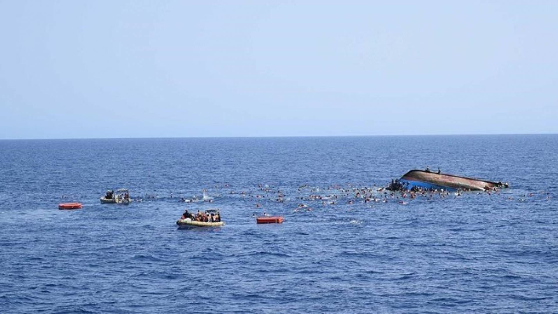 غرق قارب مهاجرين - أرشيفية