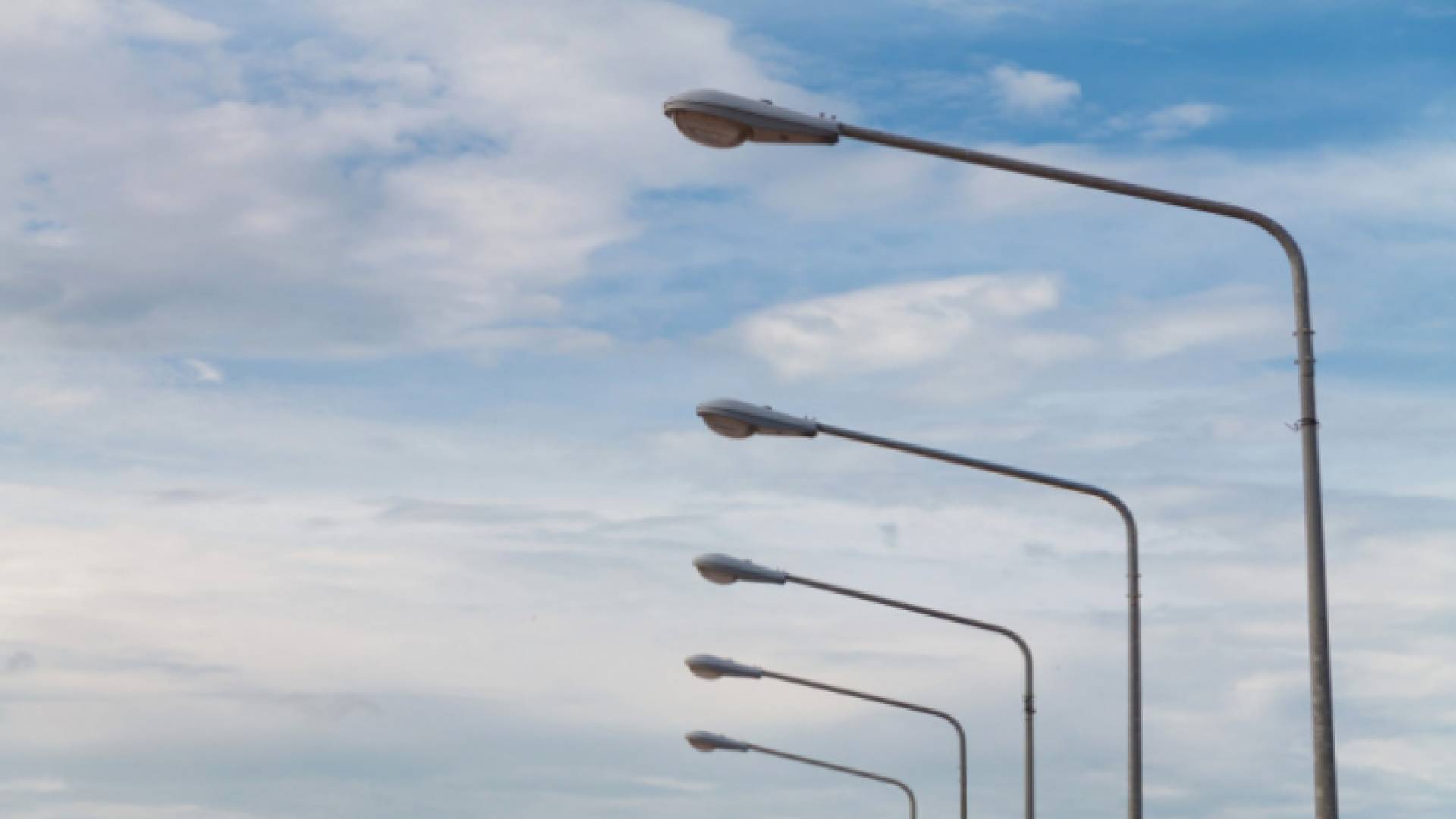 لمبات إنارة