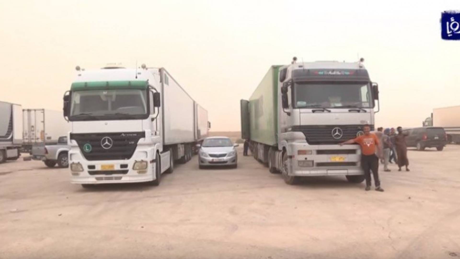 لقطة أرشيفية لشاحنات