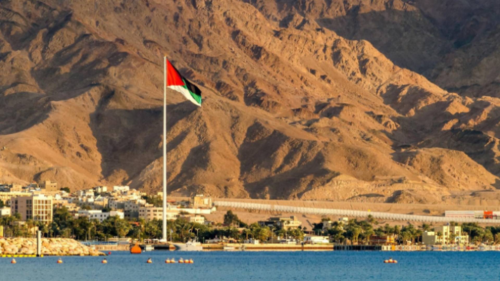 صورة لأحد شواطئ العقبة