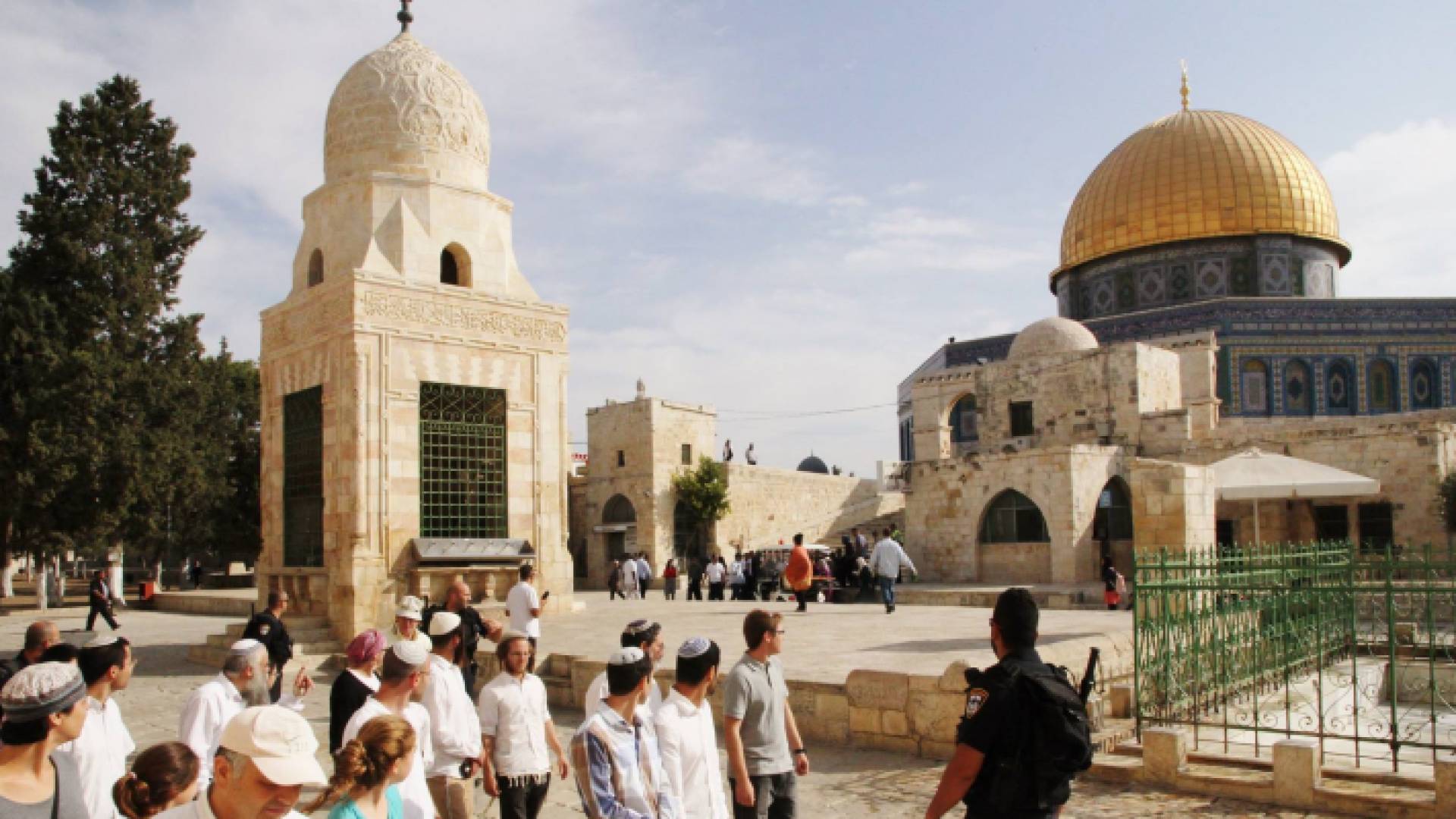 مستوطنون يقتحمون المسجد الأقصى