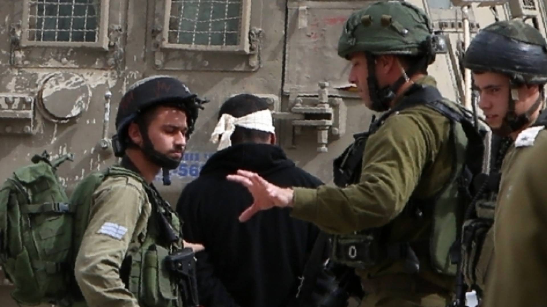 الاحتلال يعتقل فلسطينيا - أرشيفية