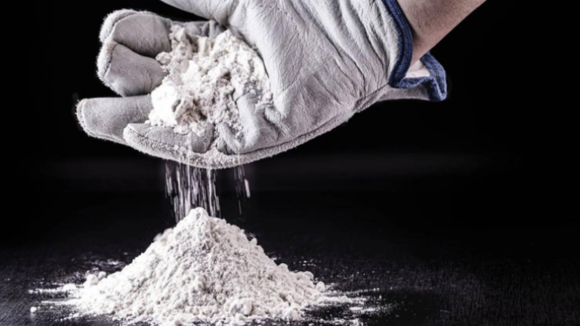 مسحوق ثاني أكسيد التيتانيوم