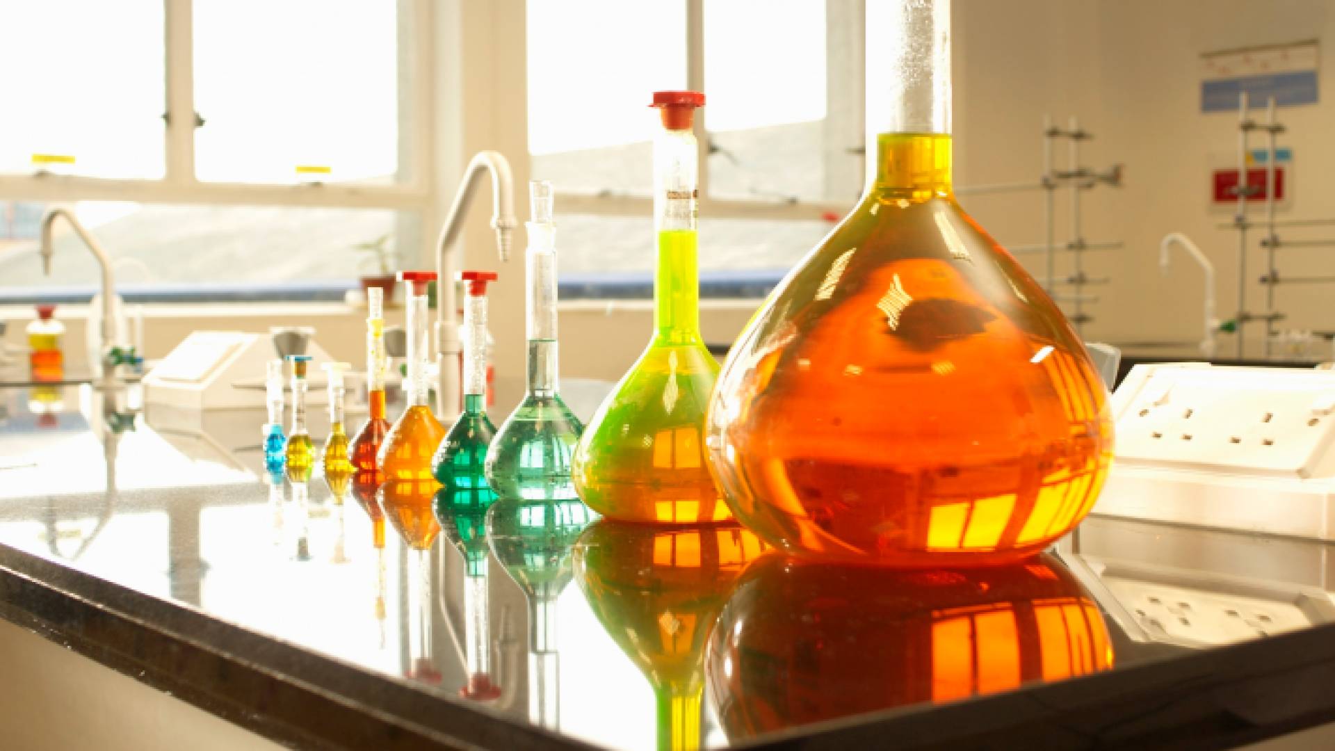 مختبر مدرسي - تعبيرية