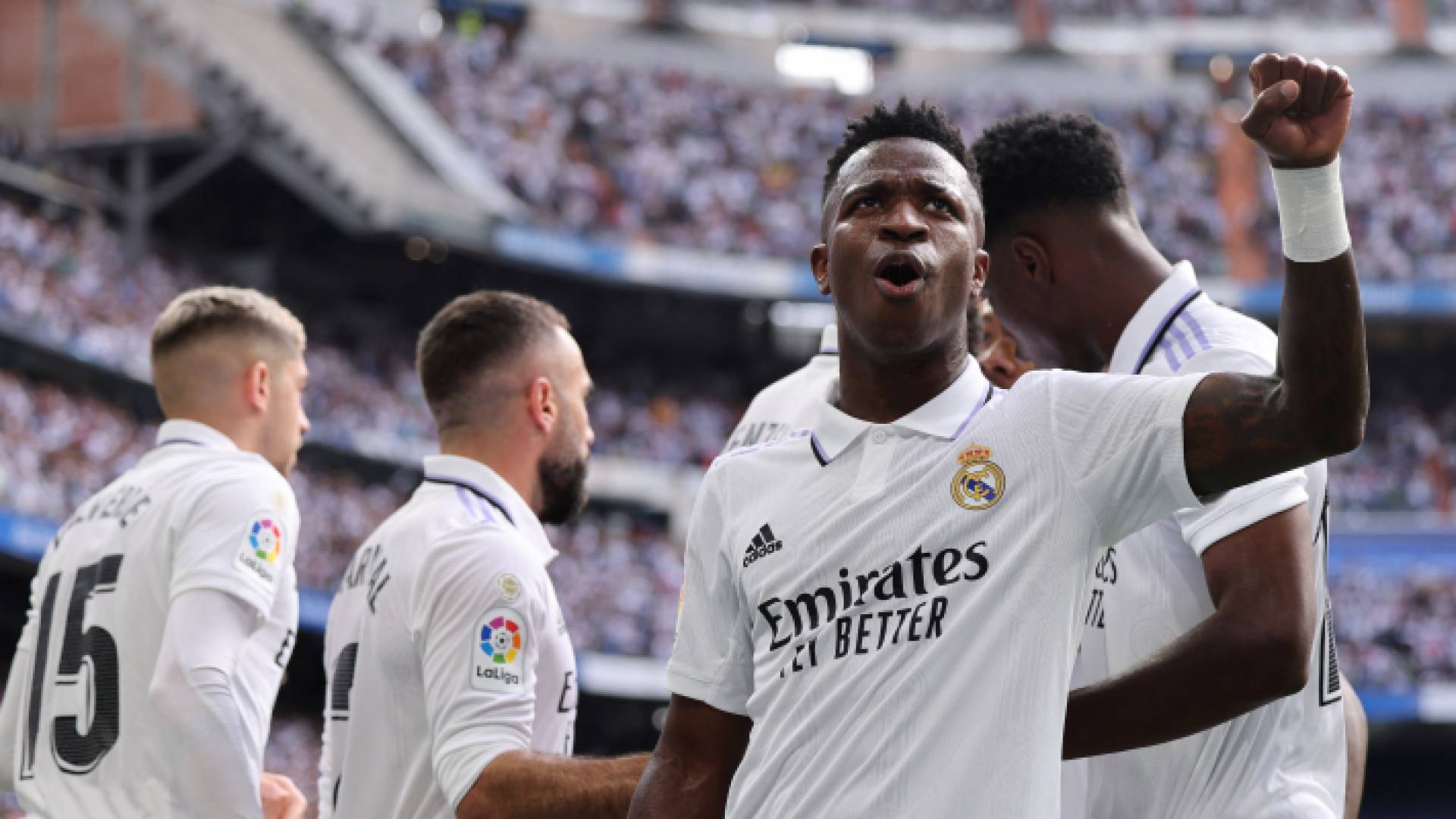 فينيسوس يحتفل بالهدف الثاني للريال