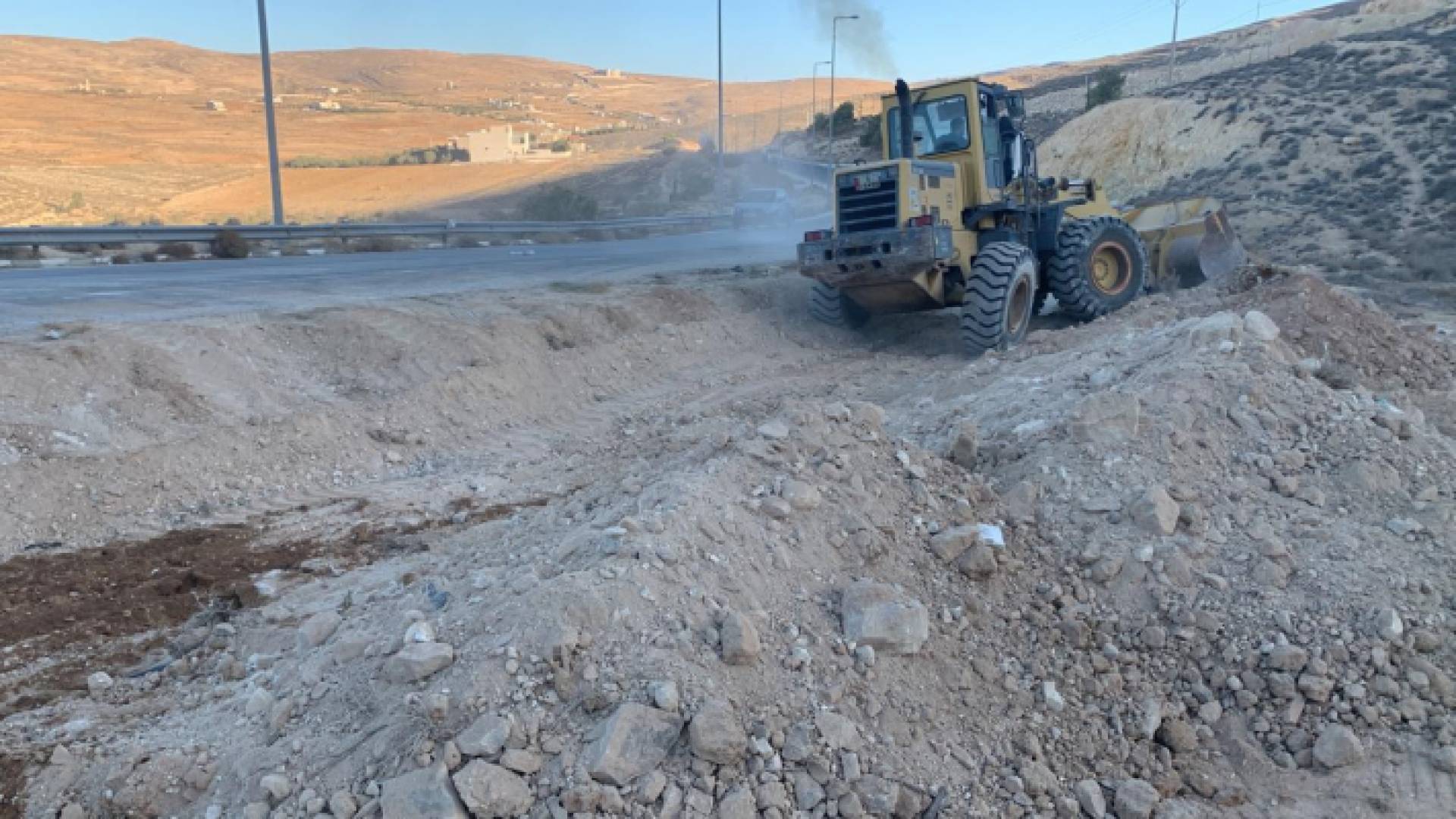 الصورة من عمليات فتح الطريق