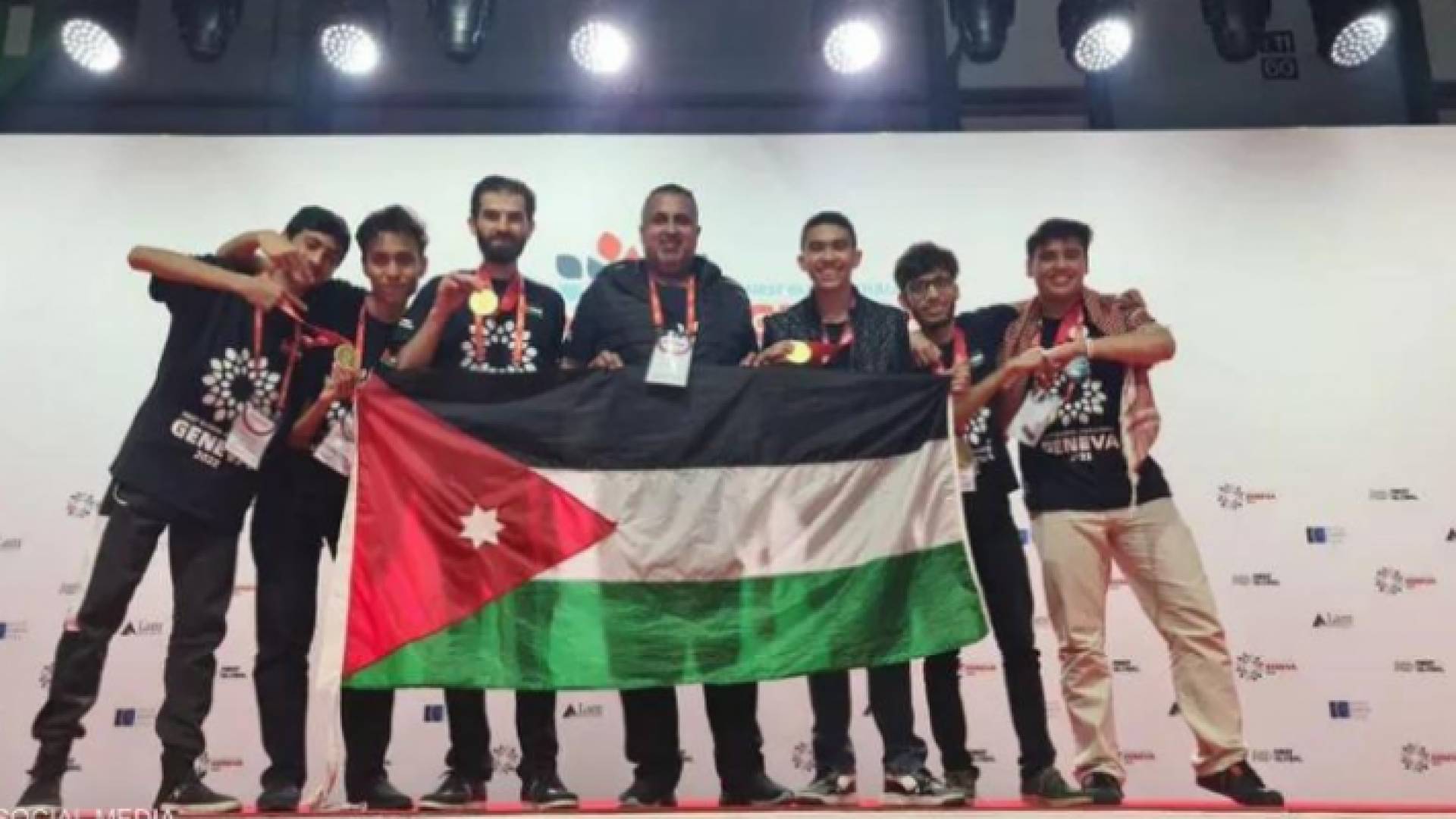 فريق "روبوريزير" الفائز بالمسابقة