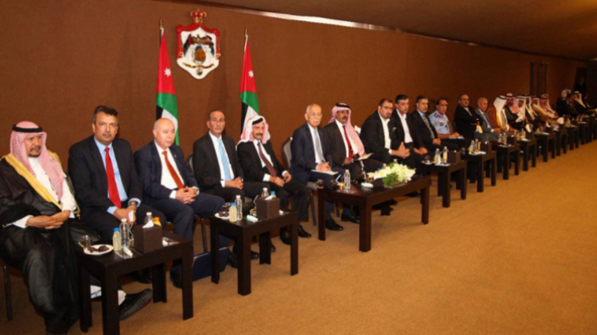 رئيس الديوان الملكي الهاشمي يلتقي وجهاء وممثلي البادية الجنوبية