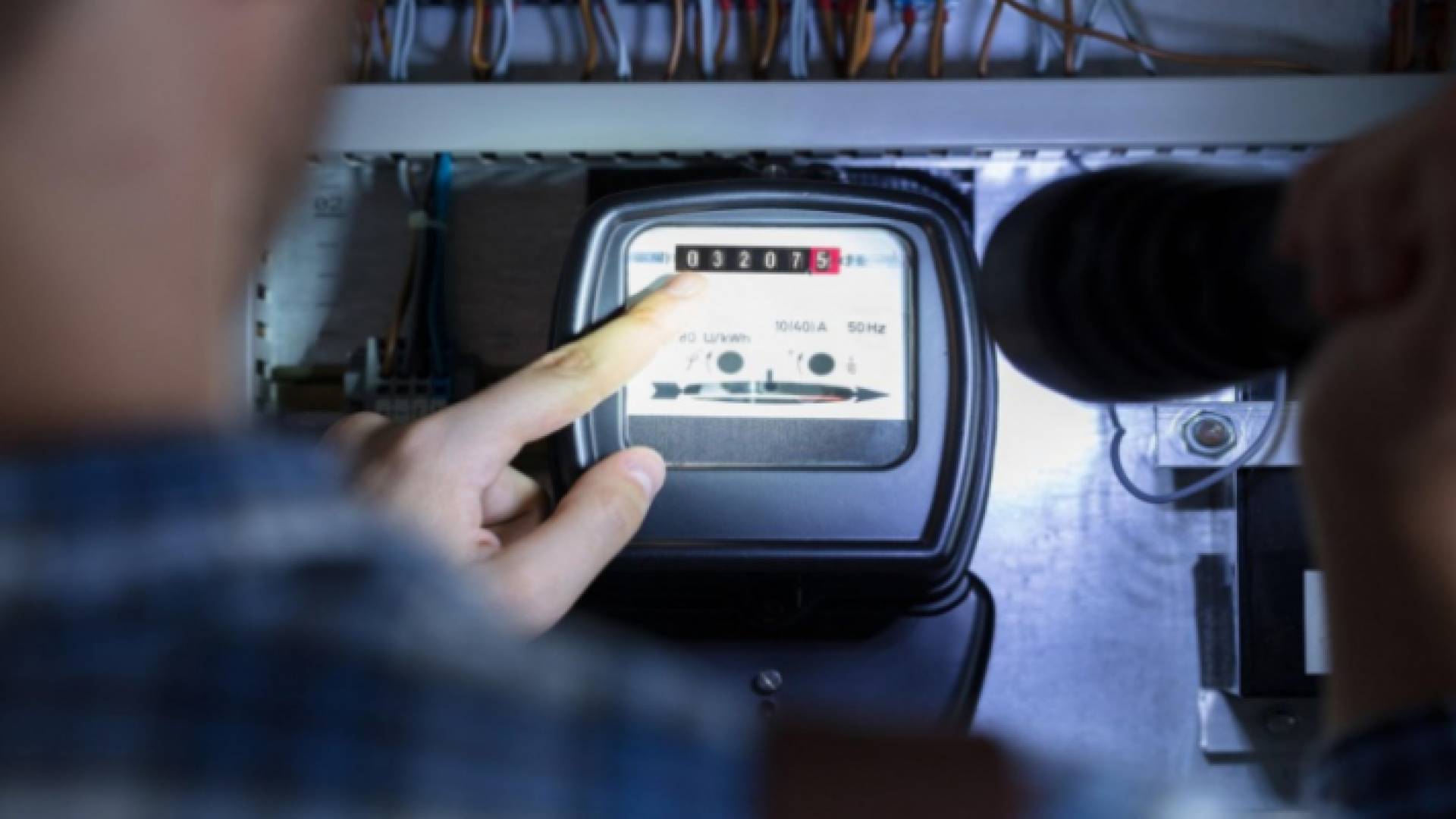 ساعة كهرباء