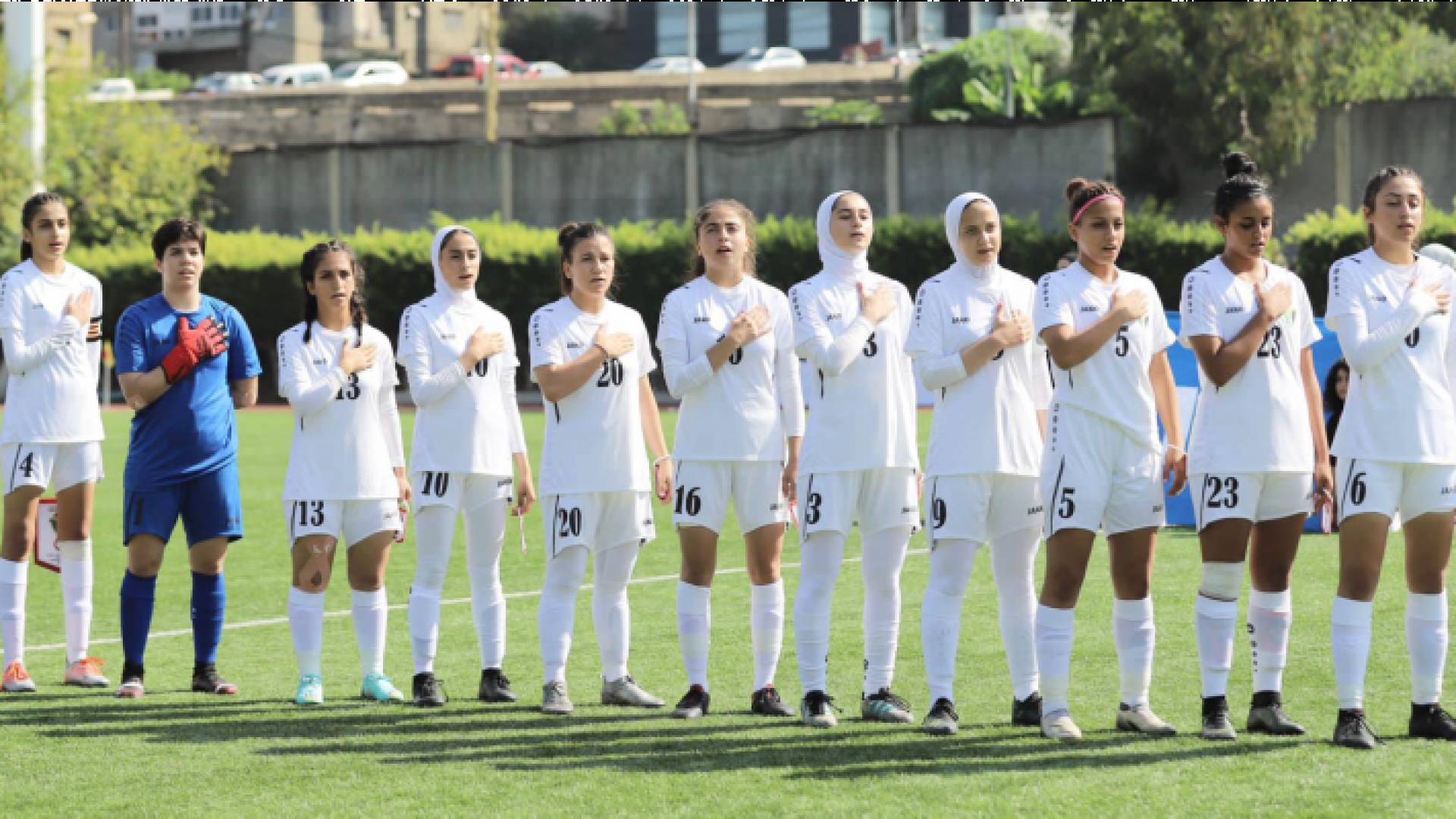 لاعبات المنتخب الوطني قبل اللقاء