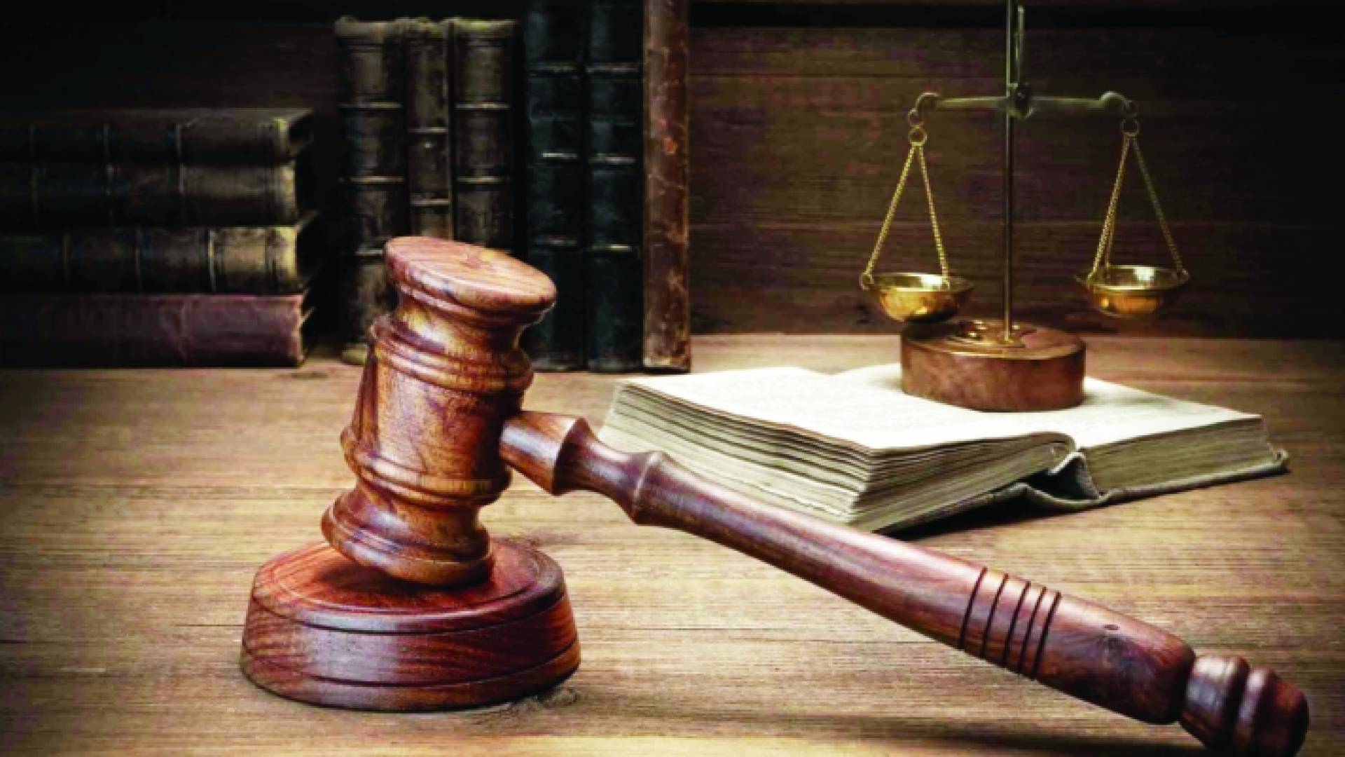 مطرقة محكمة