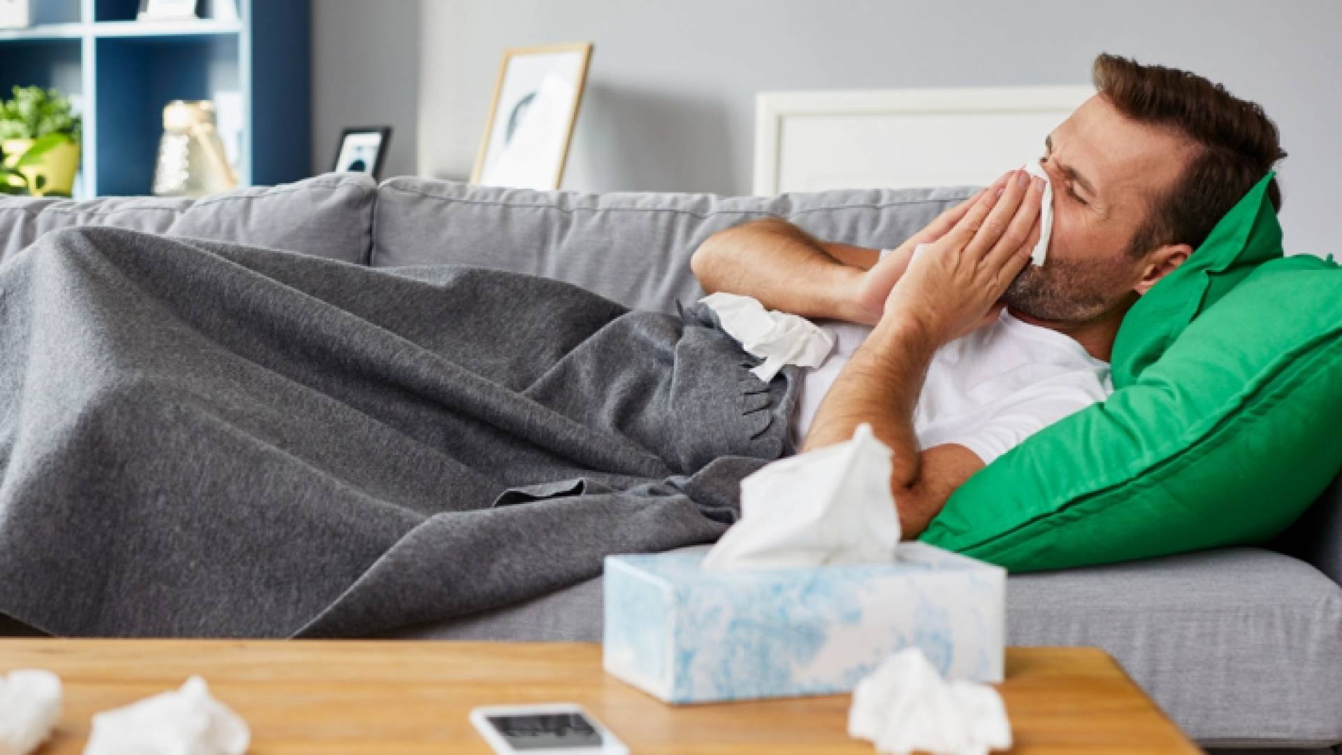 صورة تعبيرية لشخص يعاني من الإنفلونزا