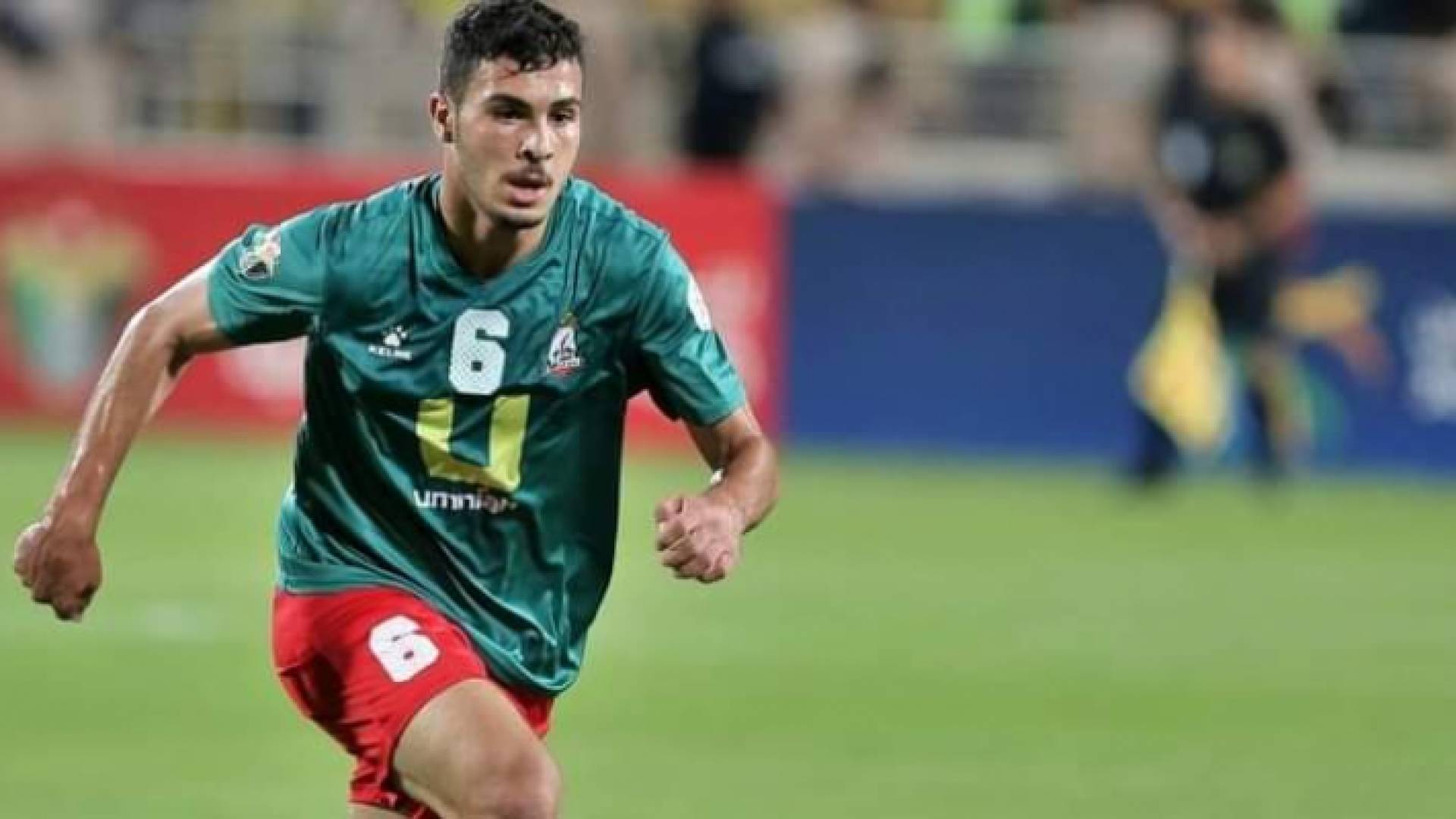 لاعب الوحدات مهند أبو طه