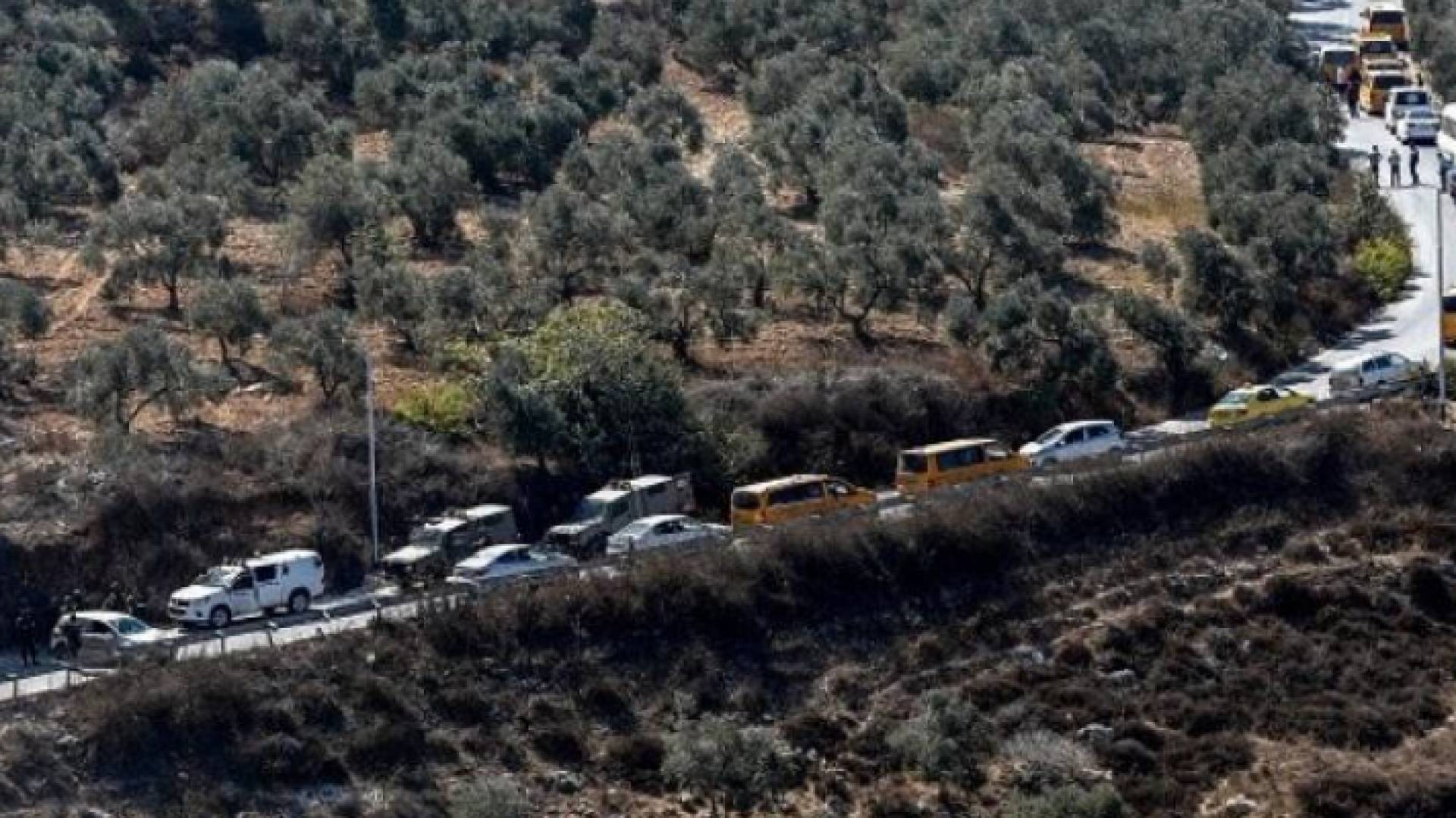 مركبات على أحد الحواجز العسكرية في نابلس أثناء حصار الاحتلال