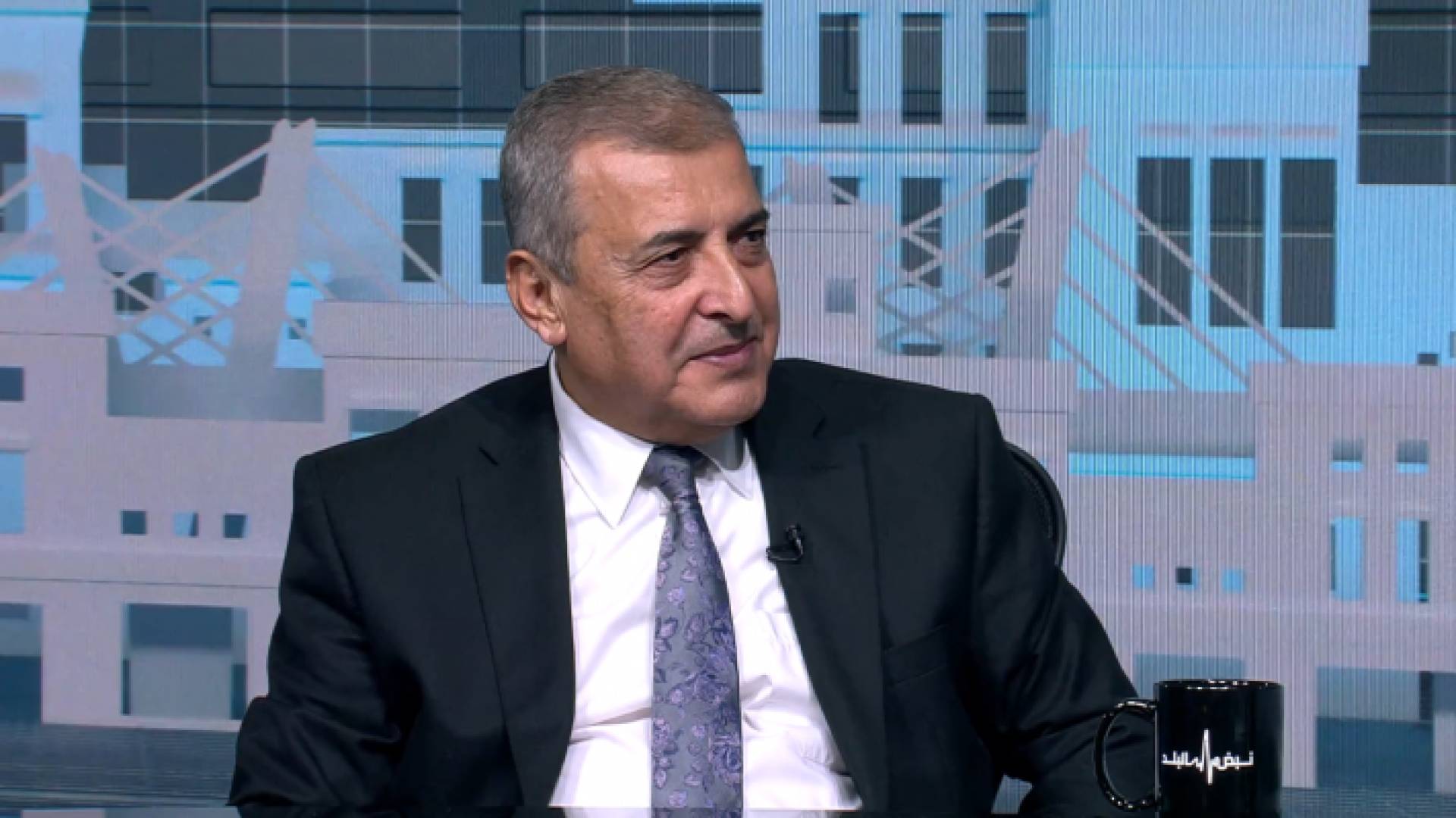 استاذ العلاقات الدولة الدكتور حسين المومني